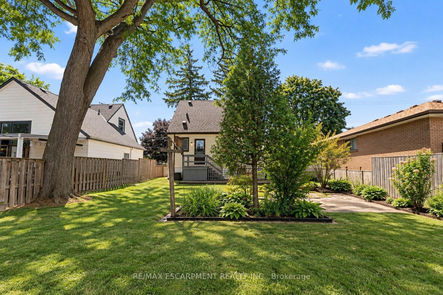269 Queensdale Avenue E Property Photo 7