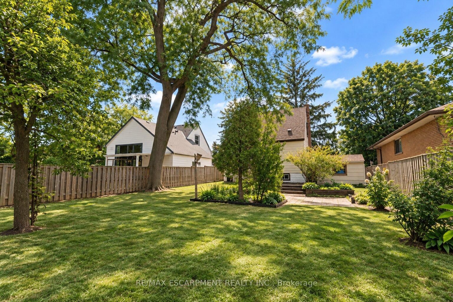 269 Queensdale Avenue E Property Photo 8