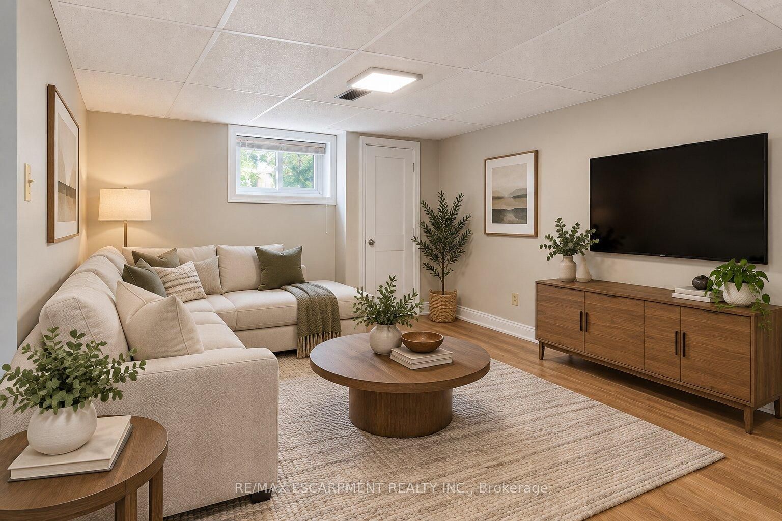 269 Queensdale Avenue E Property Photo 12
