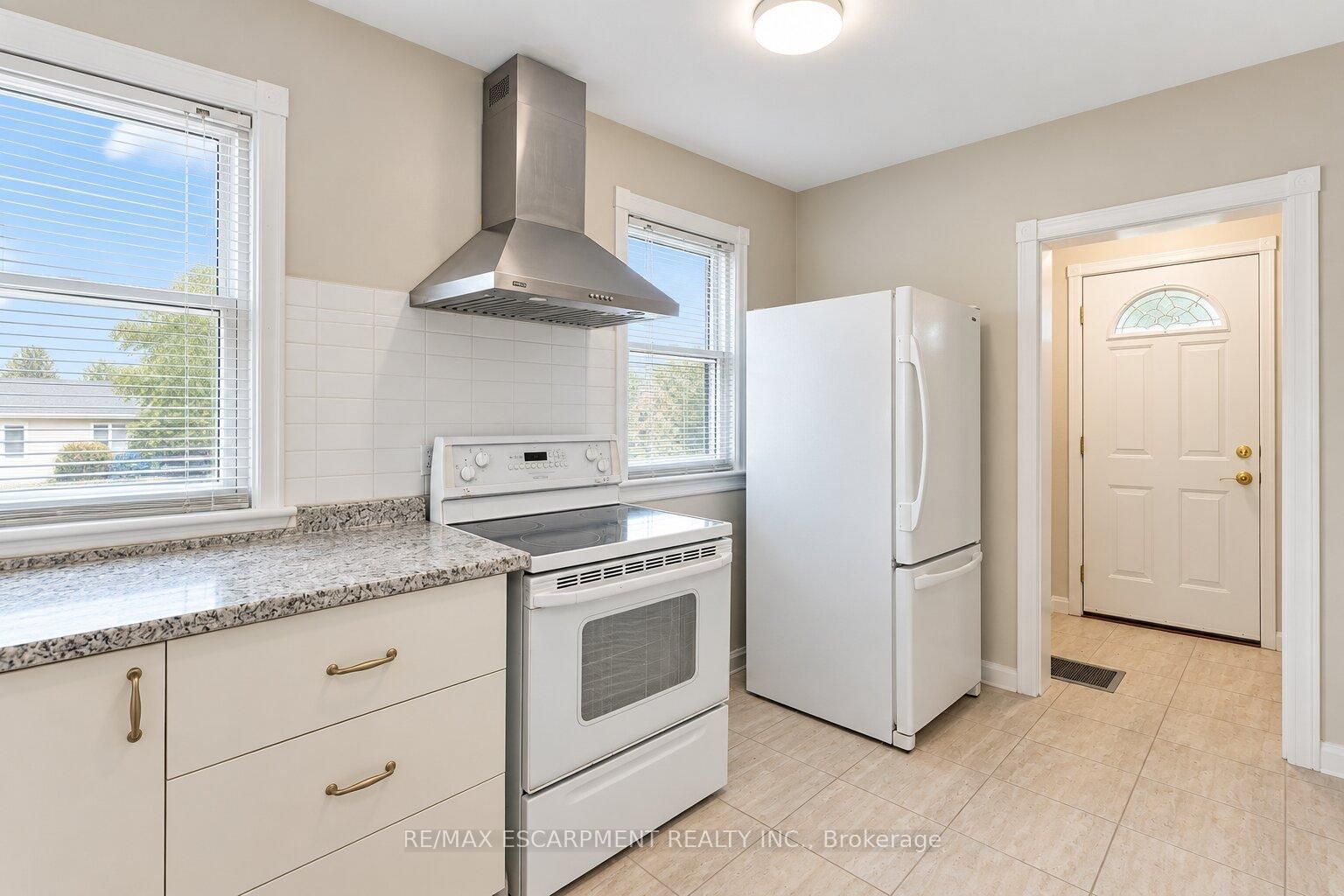 269 Queensdale Avenue E Property Photo 14