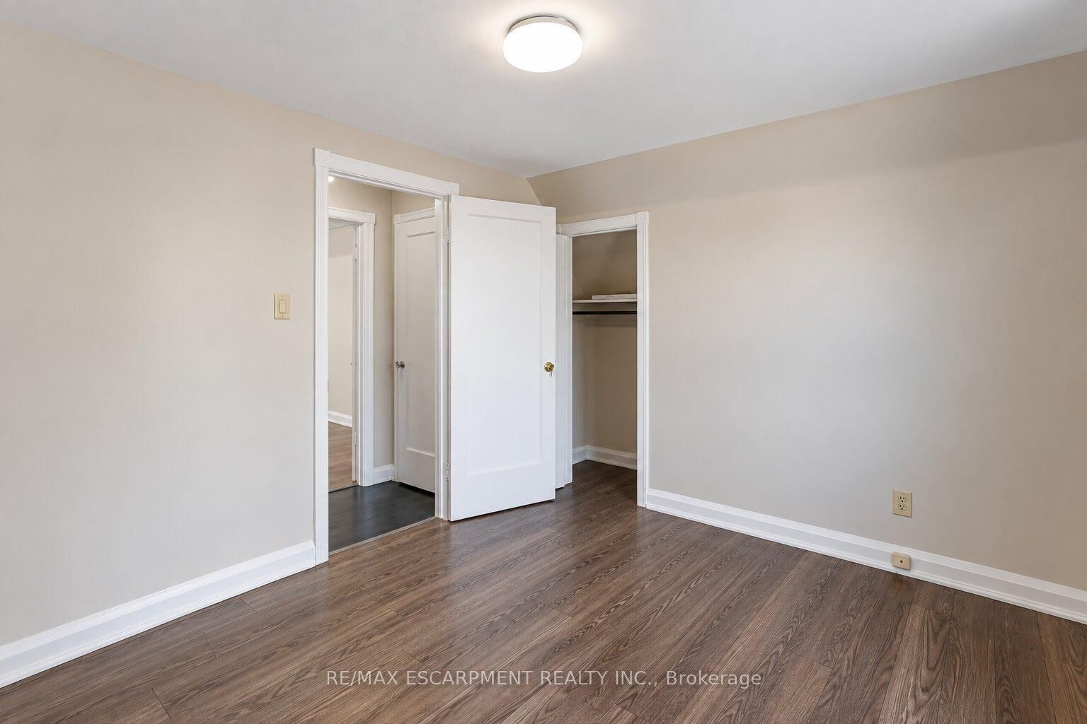 269 Queensdale Avenue E Property Photo 29