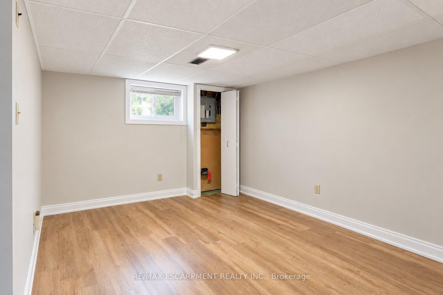 269 Queensdale Avenue E Property Photo 32