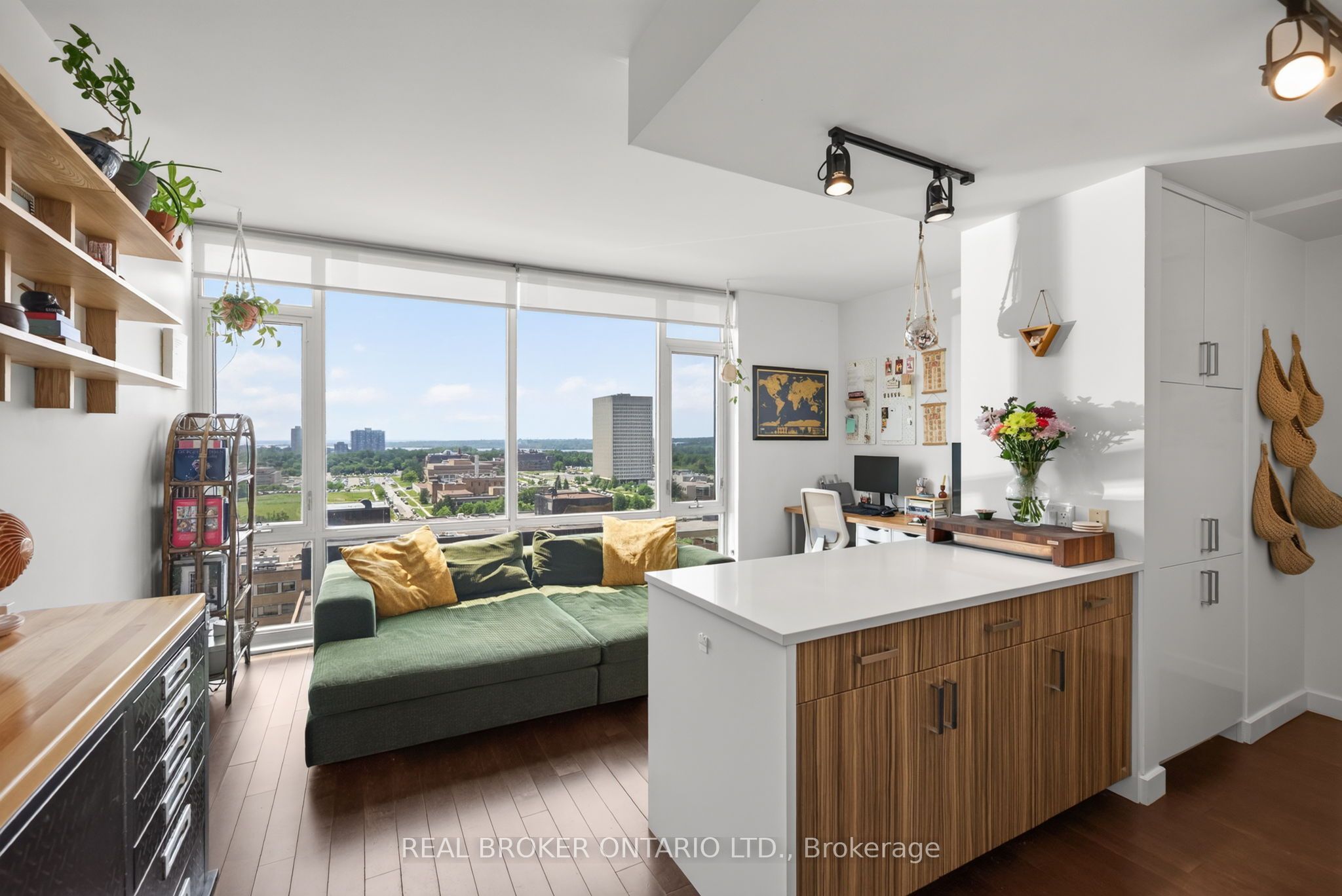 201 Parkdale Avenue 1506 Property Photo 2