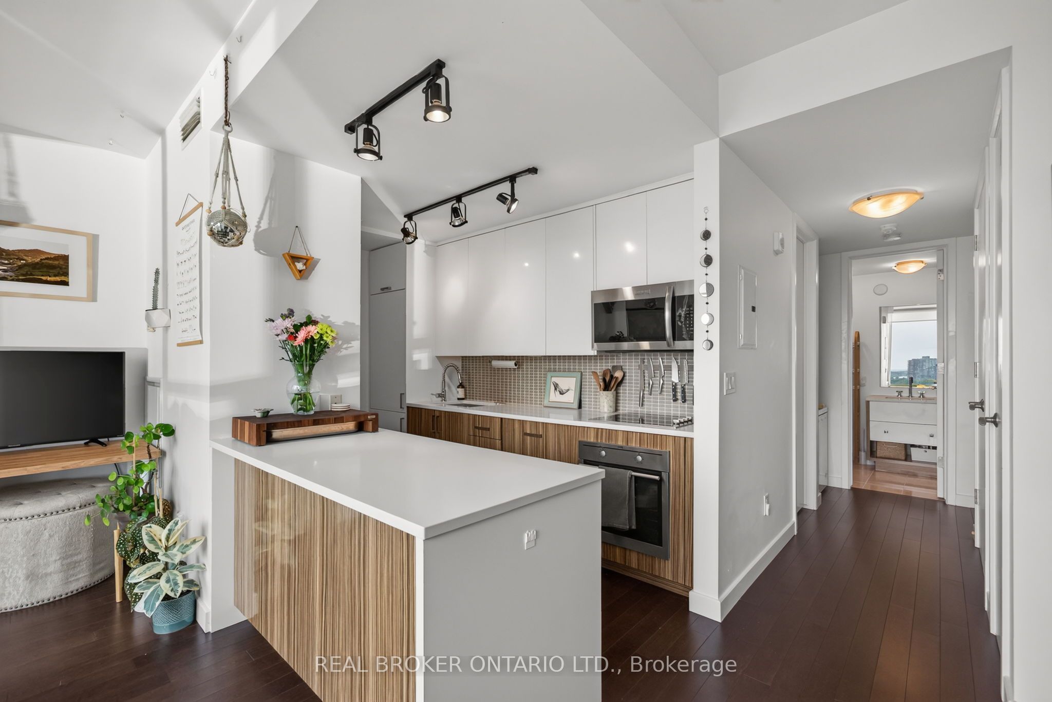 201 Parkdale Avenue 1506 Property Photo 7