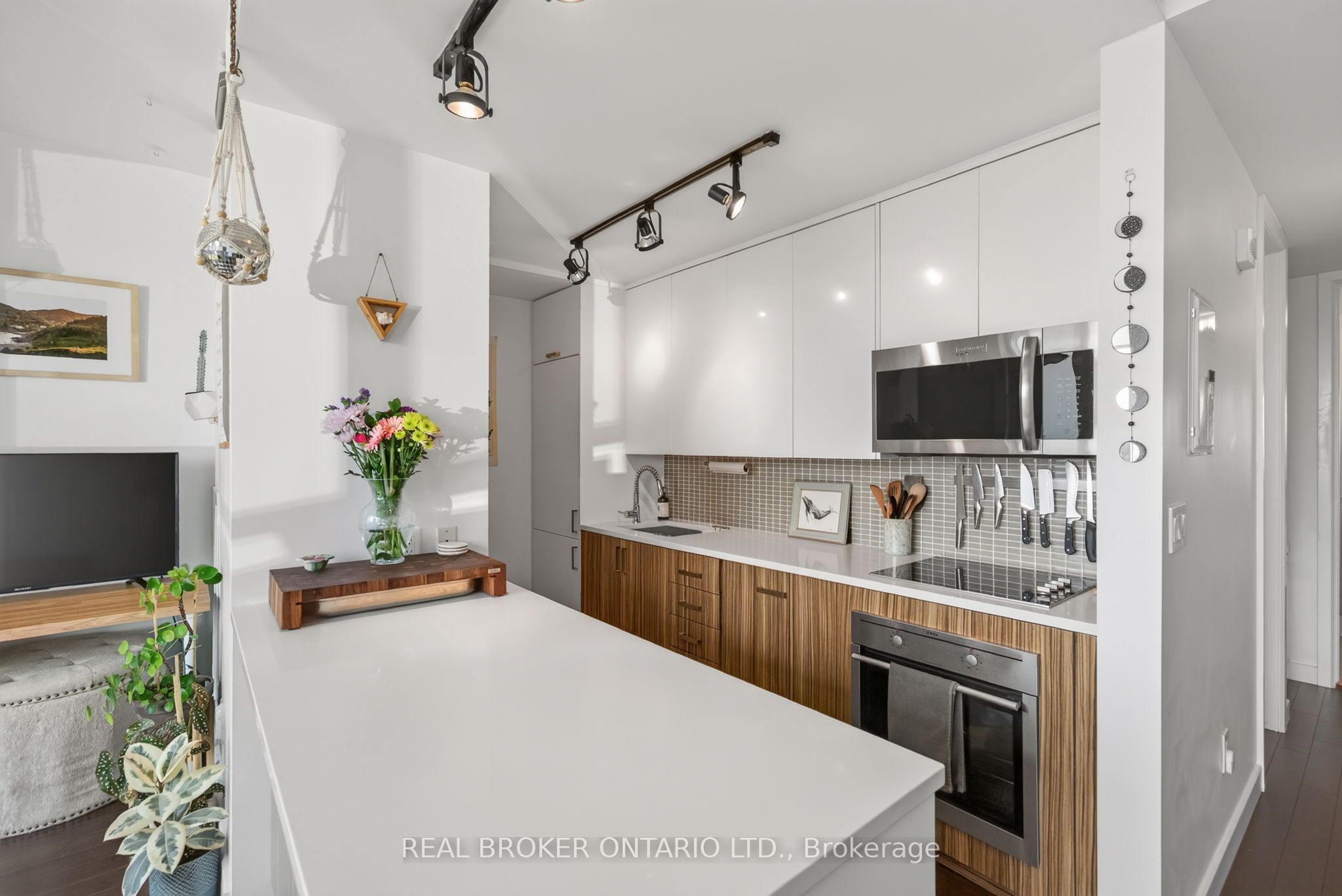 201 Parkdale Avenue 1506 Property Photo 8