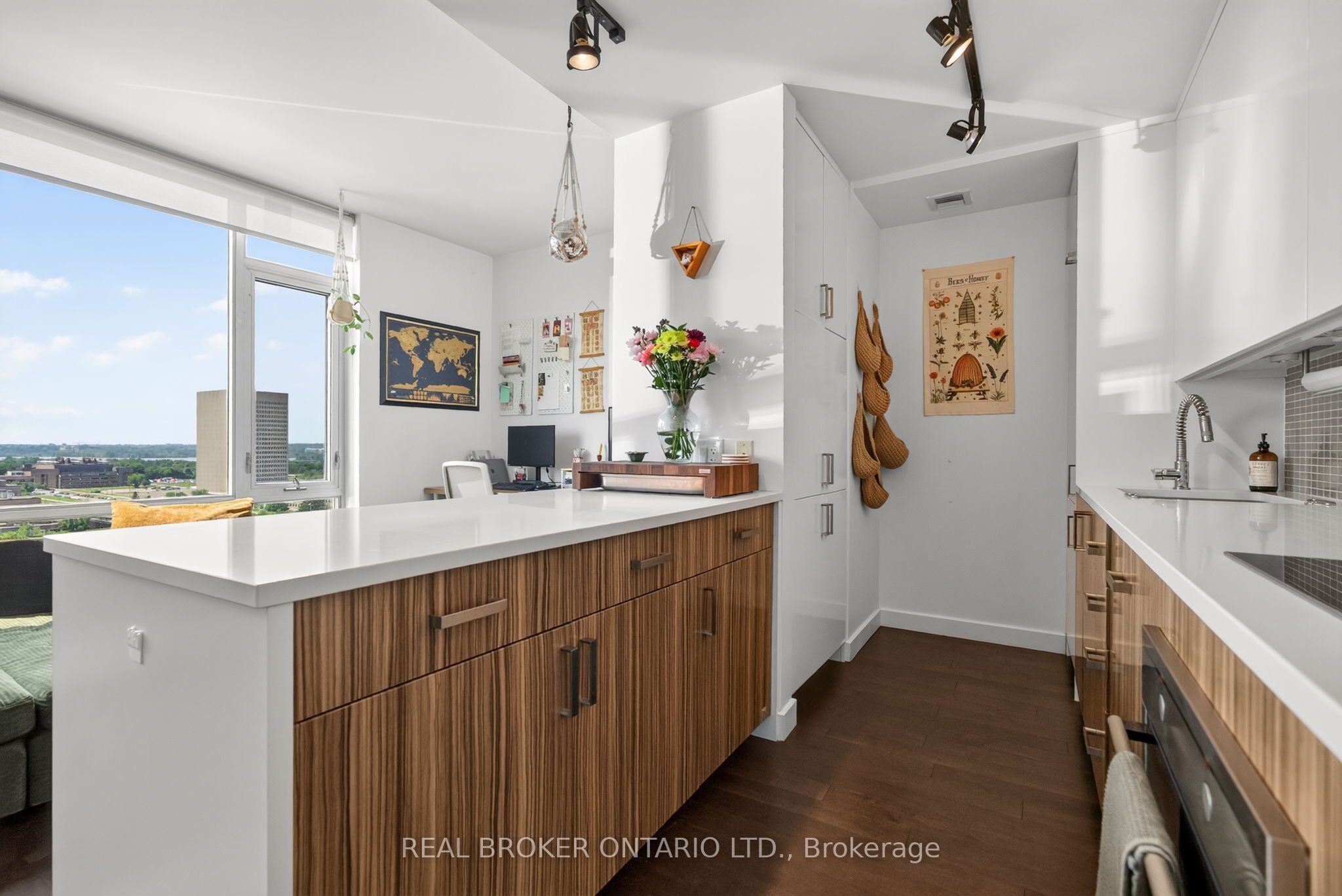 201 Parkdale Avenue 1506 Property Photo 11