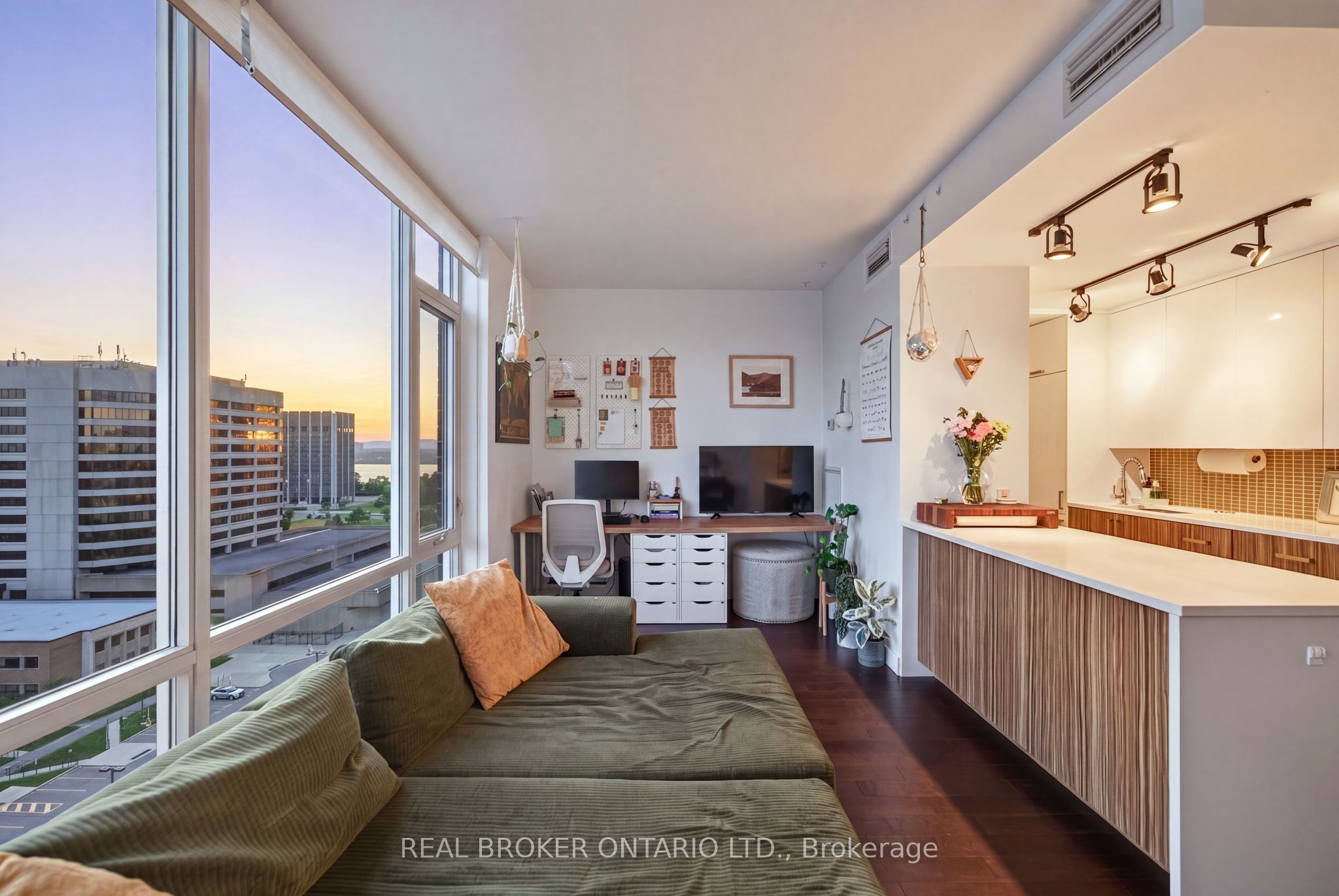 201 Parkdale Avenue 1506 Property Photo 15