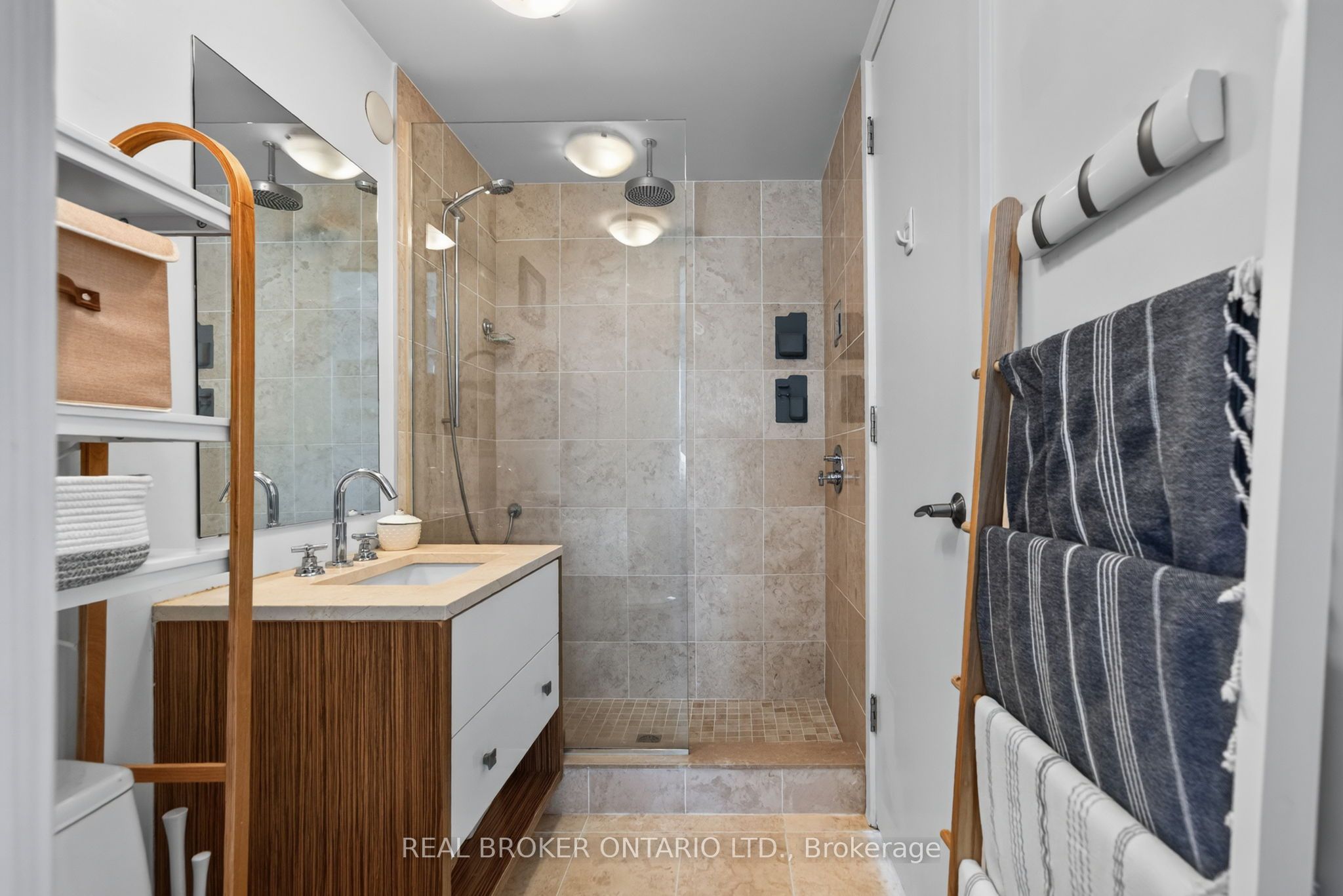 201 Parkdale Avenue 1506 Property Photo 20