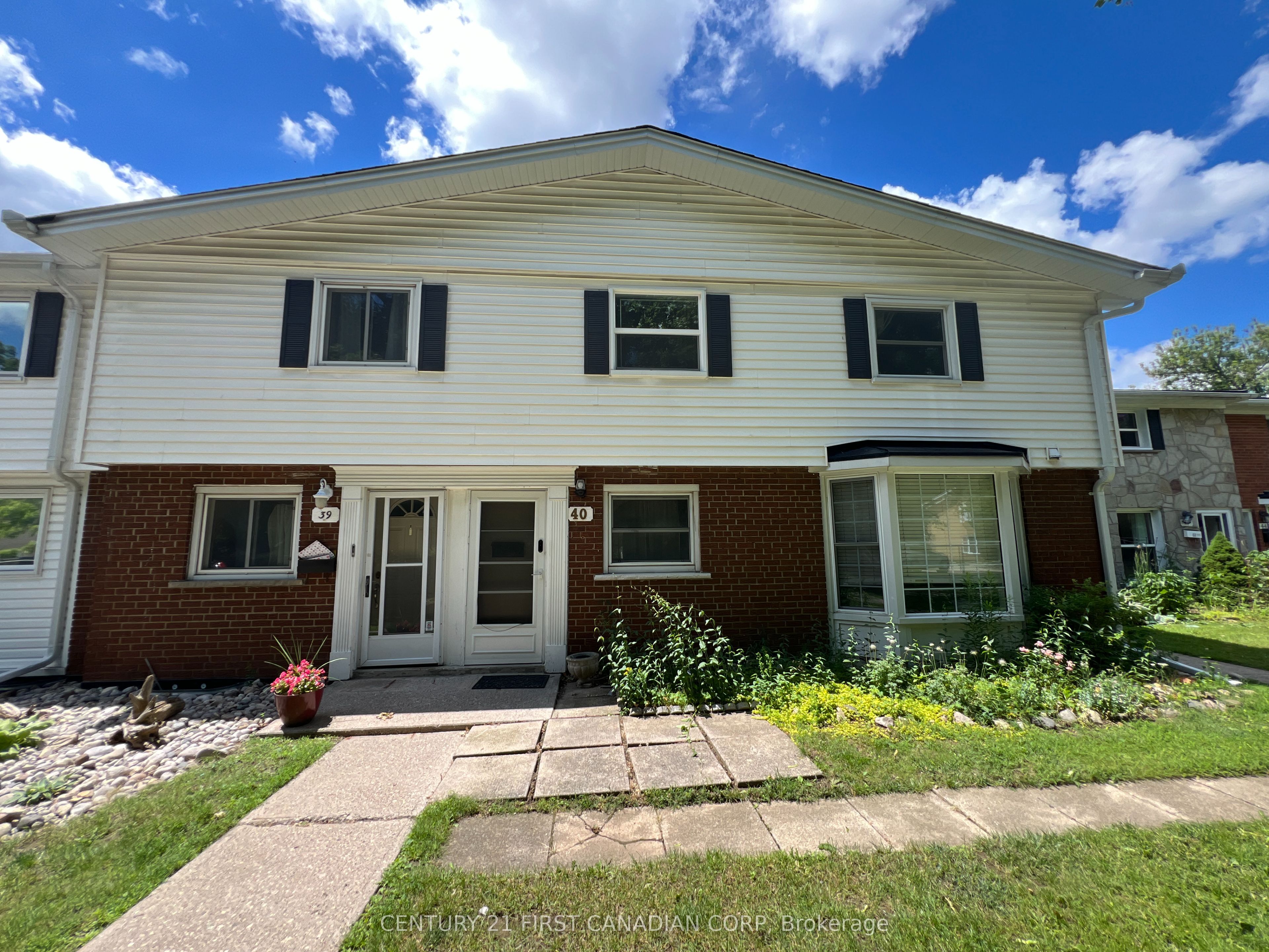 40 Arbour Glen Crescent Property Photo 2