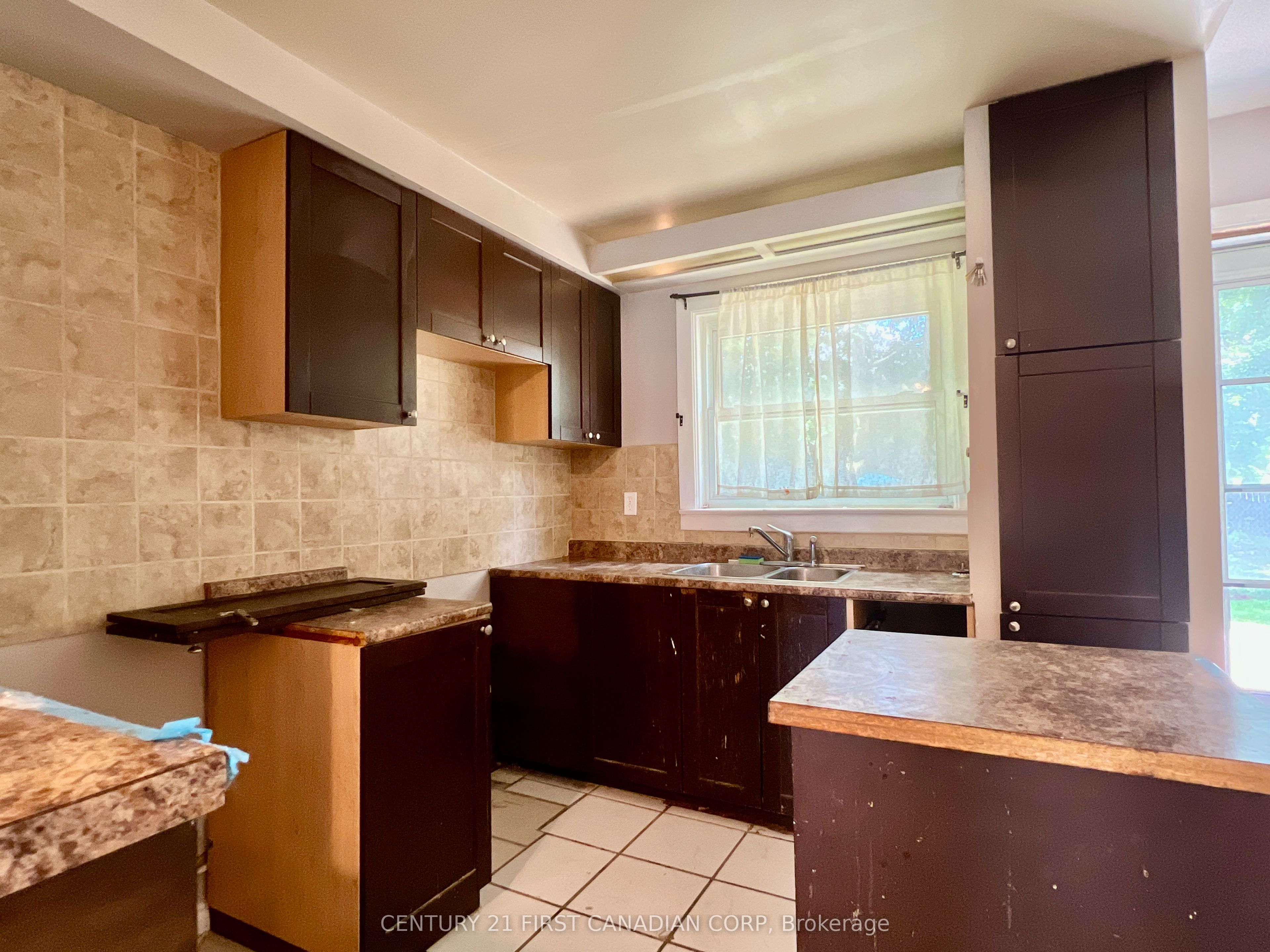 40 Arbour Glen Crescent Property Photo 6