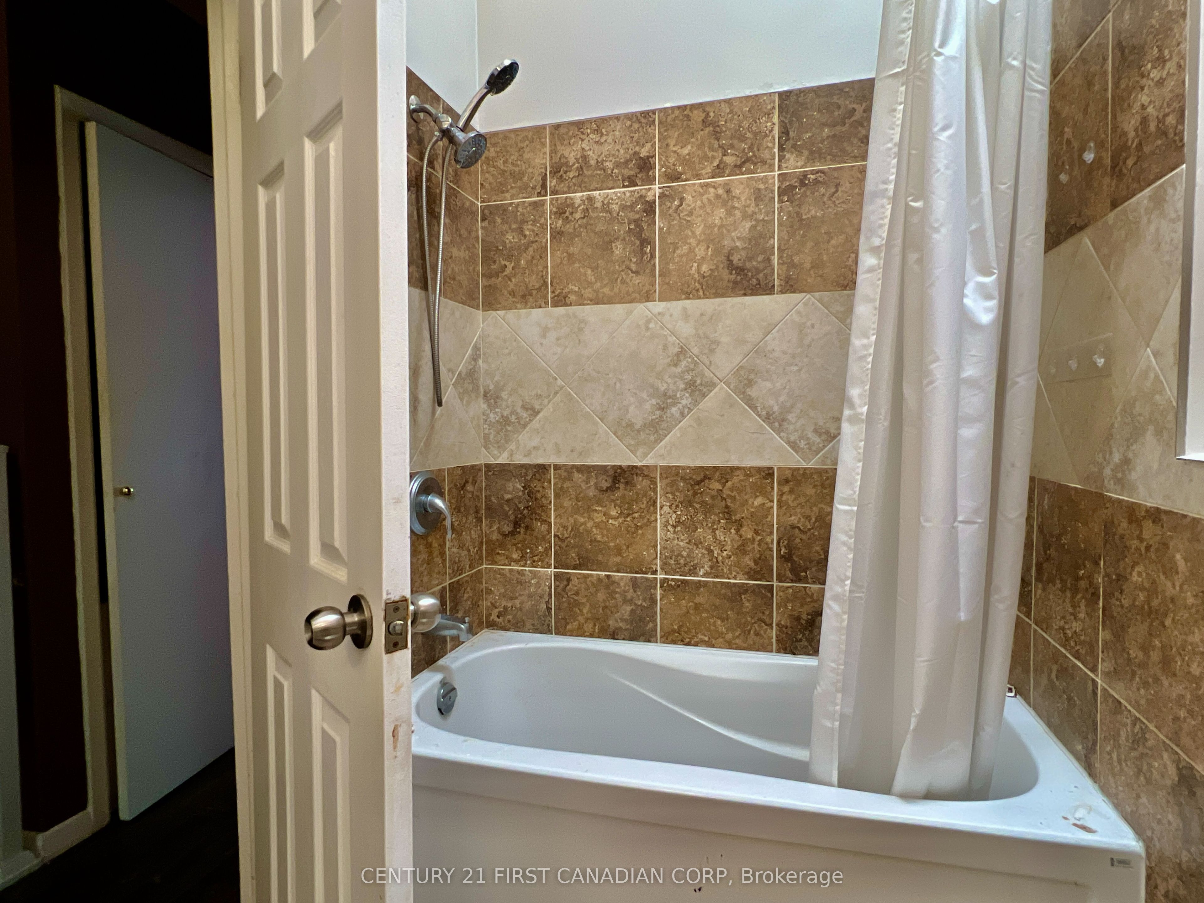 40 Arbour Glen Crescent Property Photo 11