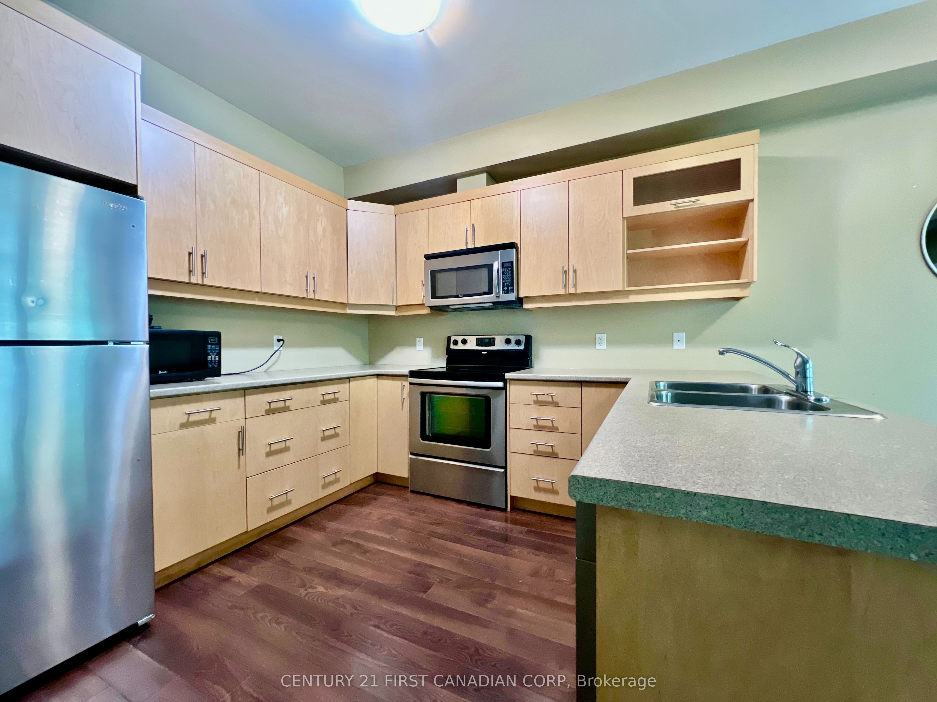 112 North Centre Road 45 Property Photo 3