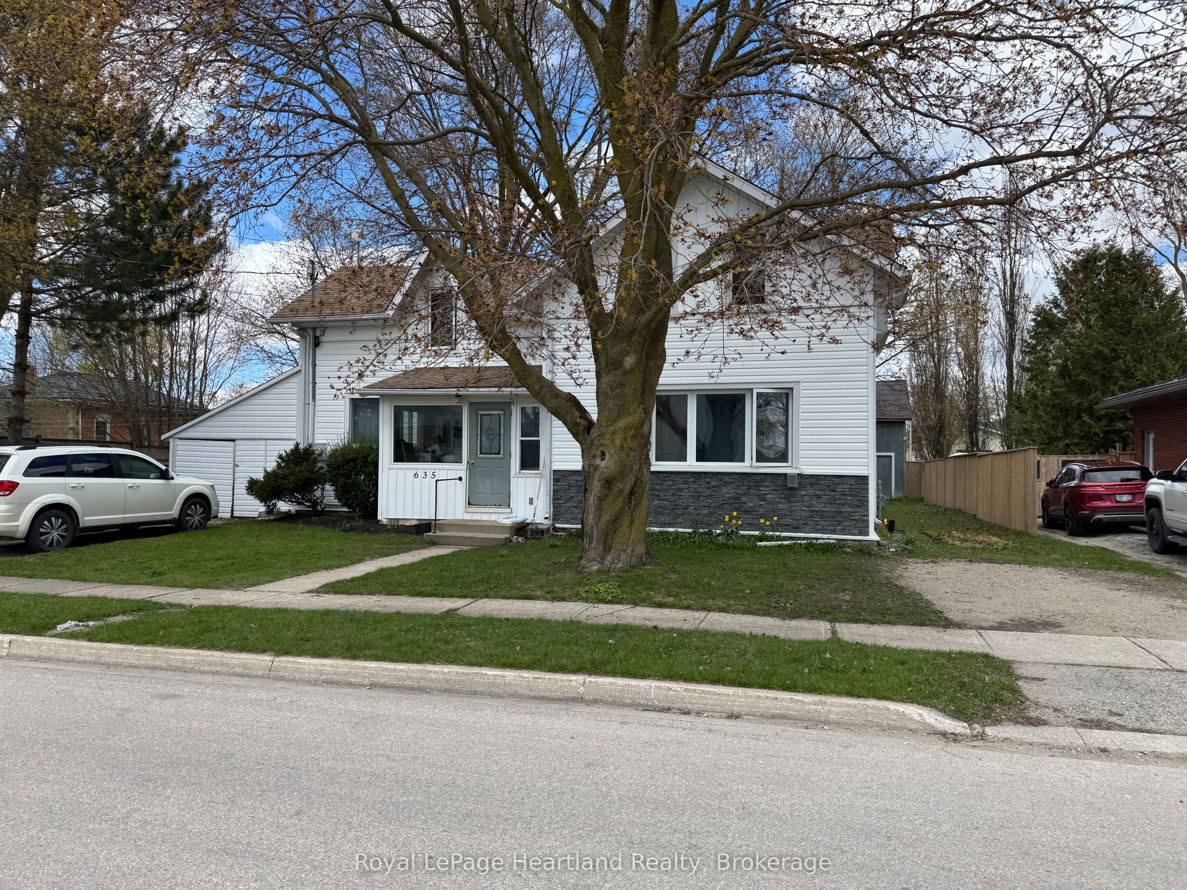 635 Yonge Street Property Photo 2