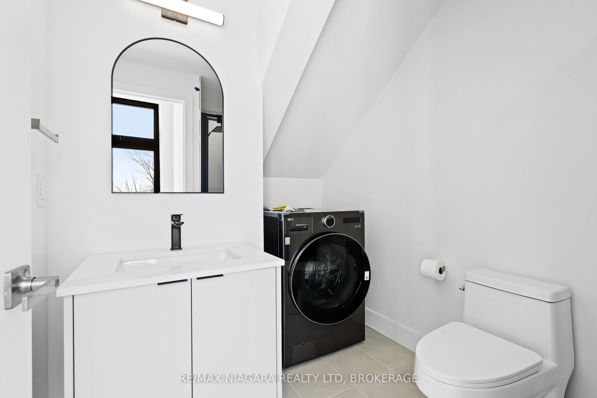 7277 Wilson Crescent 209 Property Photo 14