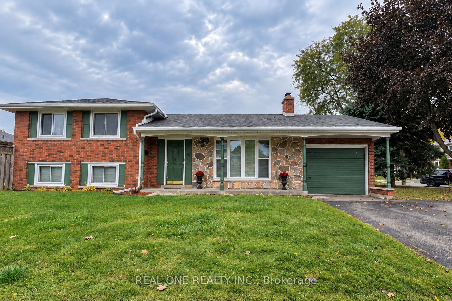 41 Marlowe Drive Upper Property Photo 1