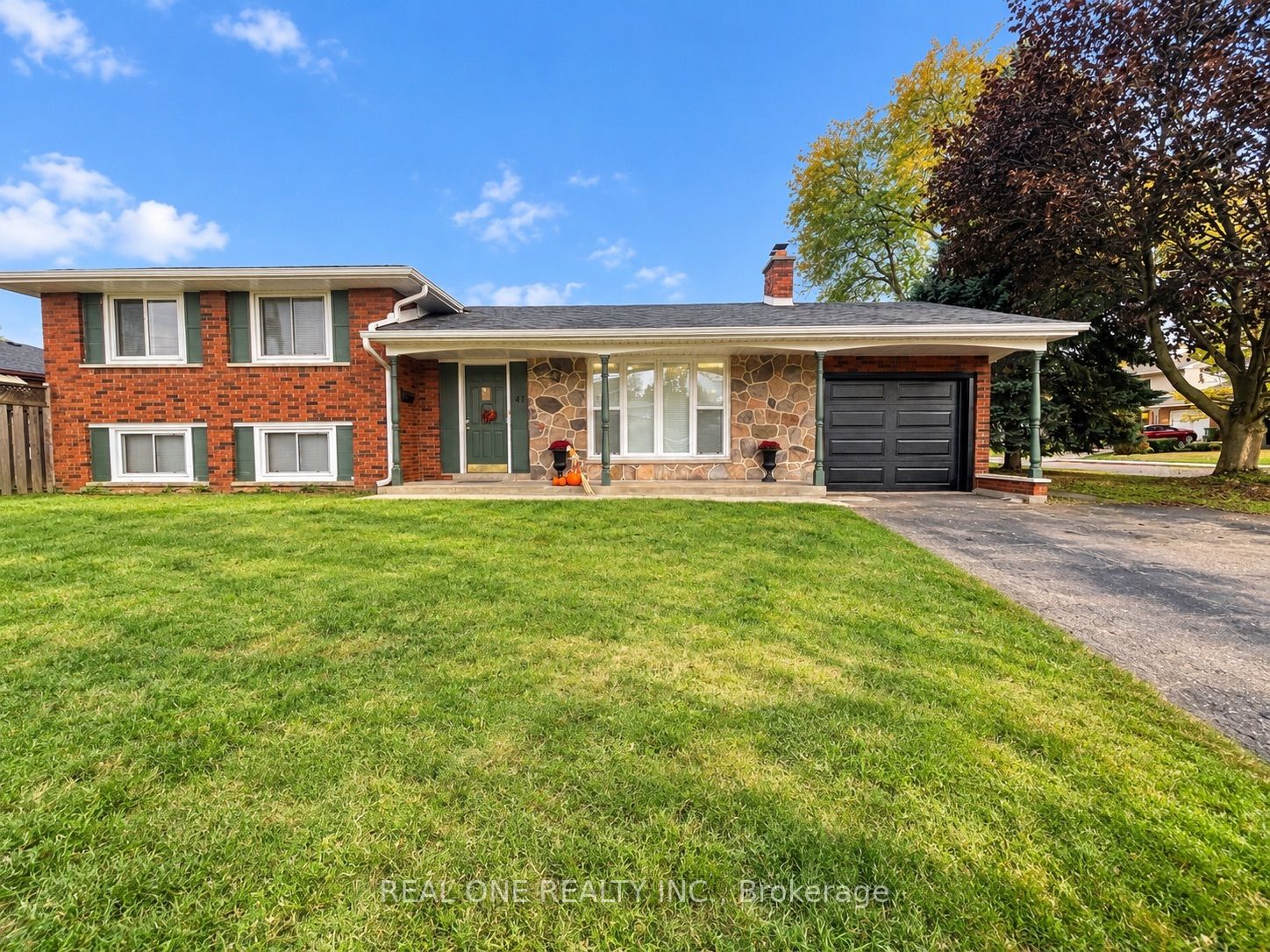 41 Marlowe Drive Upper Property Photo 1