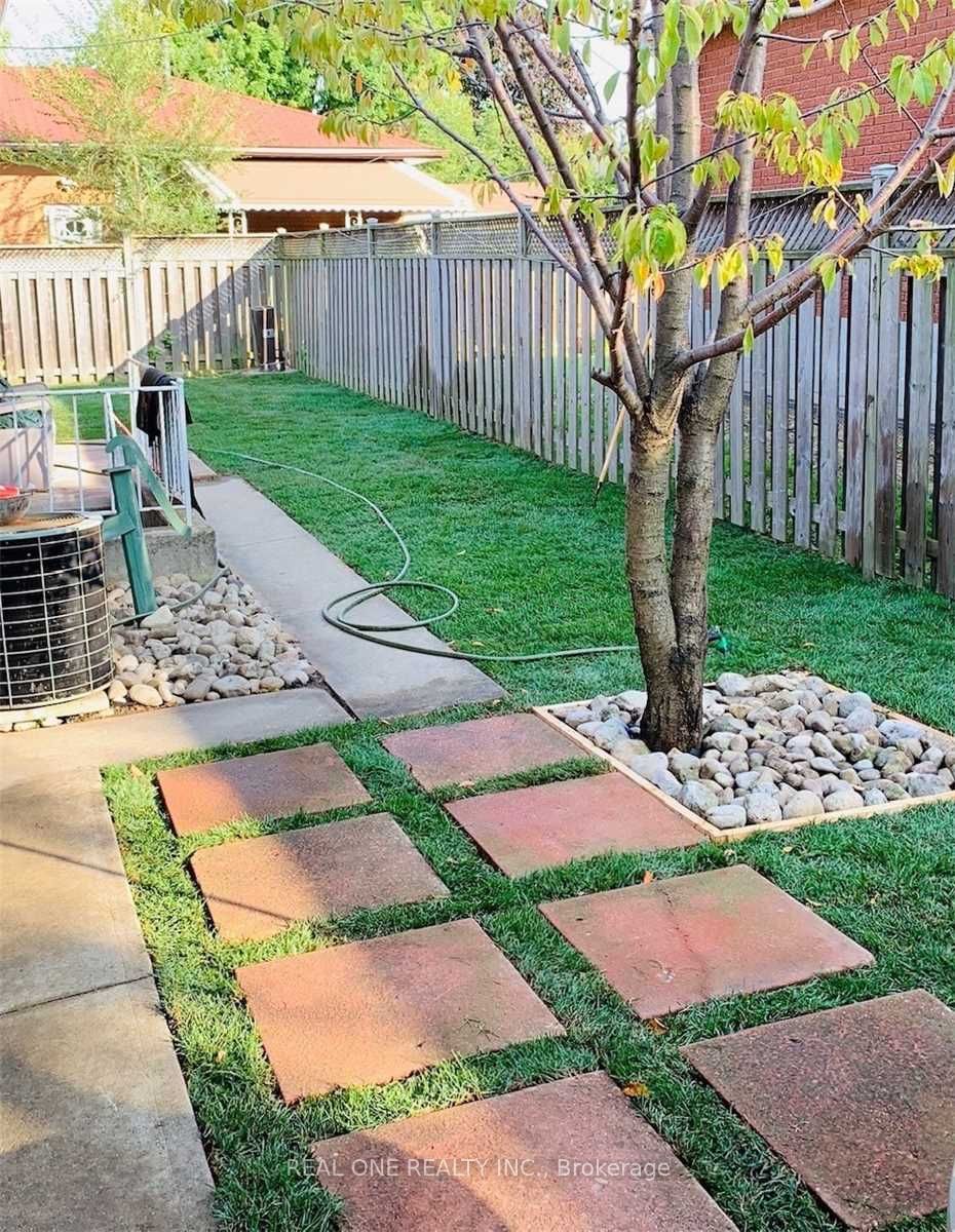41 Marlowe Drive Upper Property Photo 26
