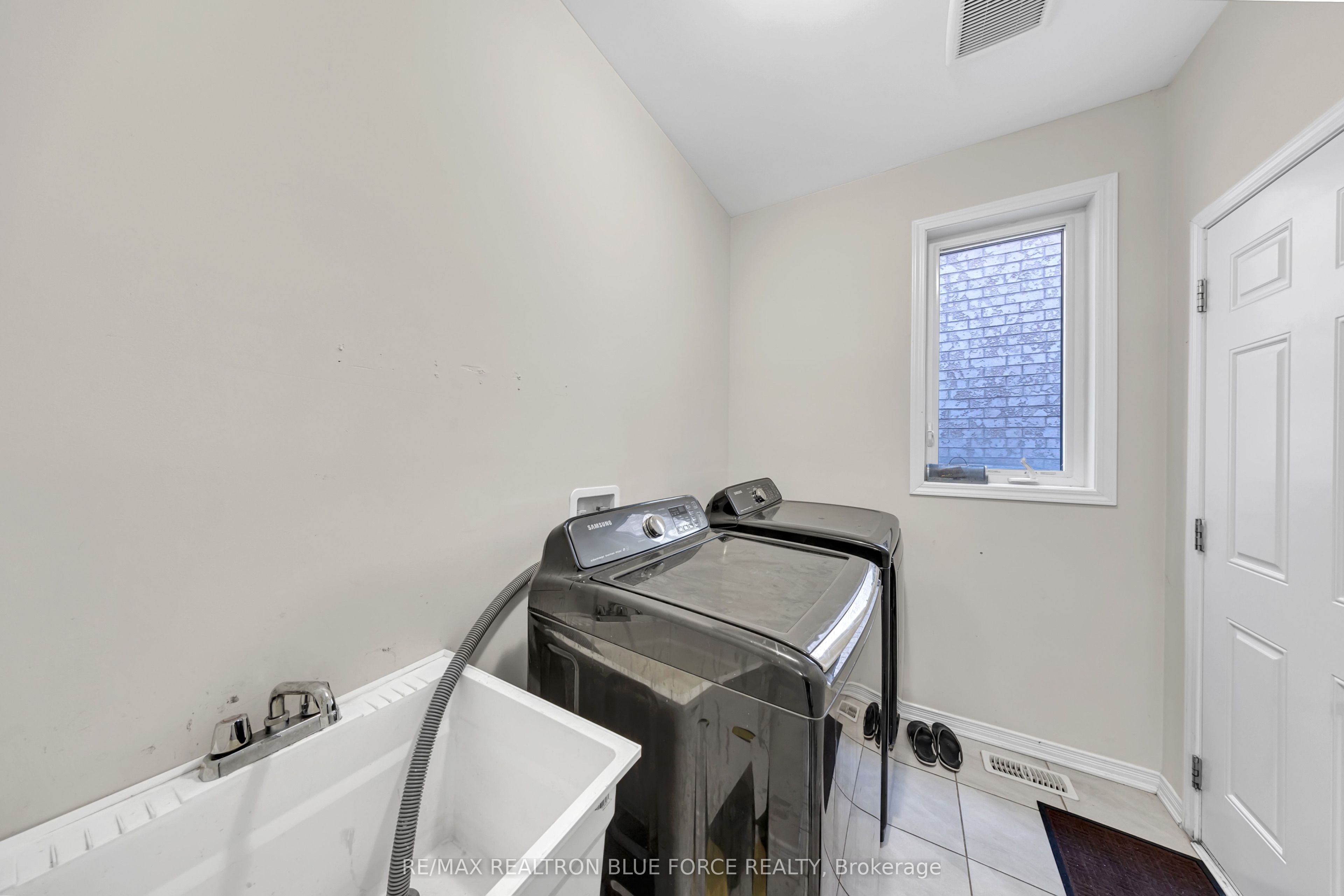 43 July Avenue Property Photo 16