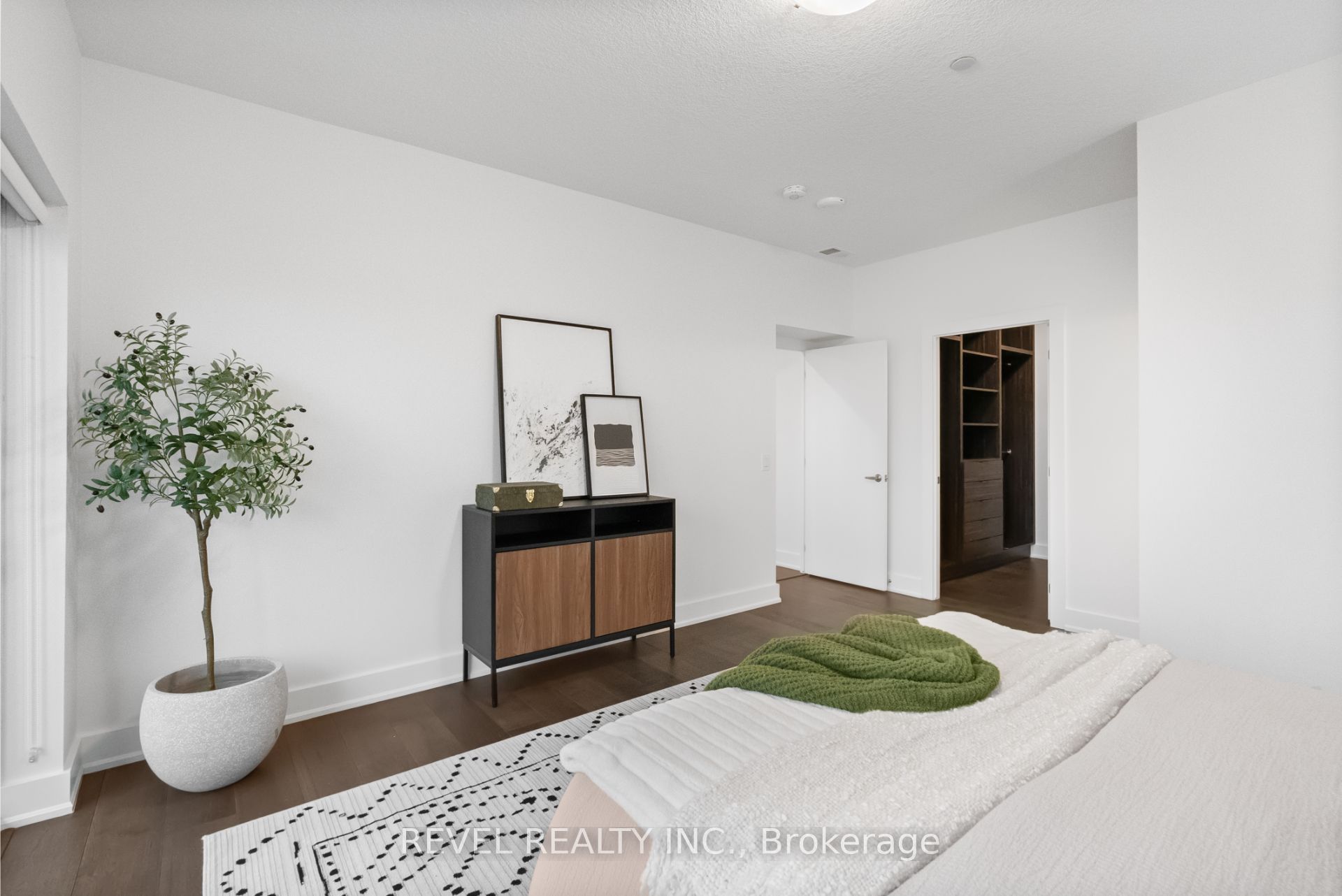 1880 Gordon Street 1304 Property Photo 19