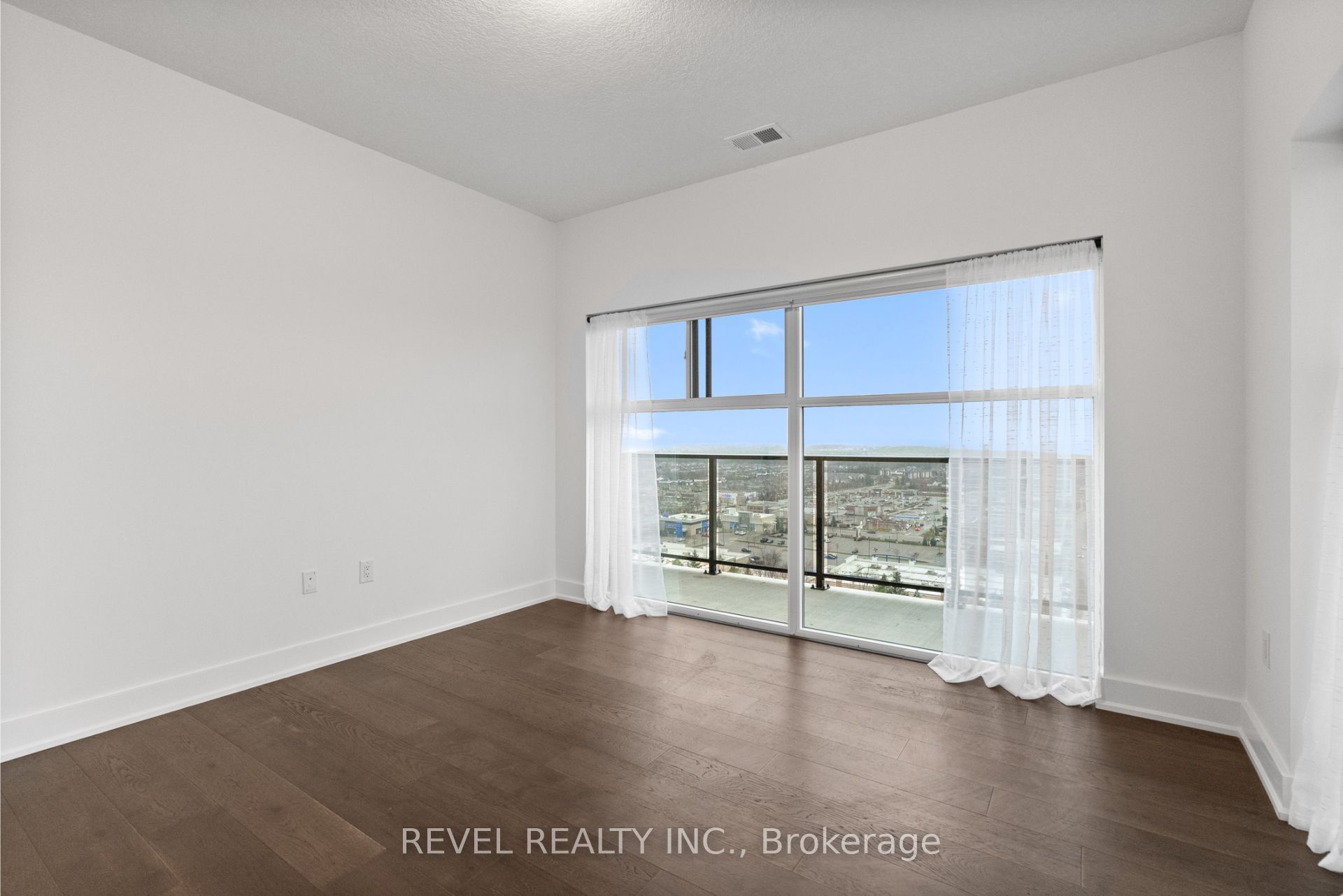 1880 Gordon Street 1304 Property Photo 24