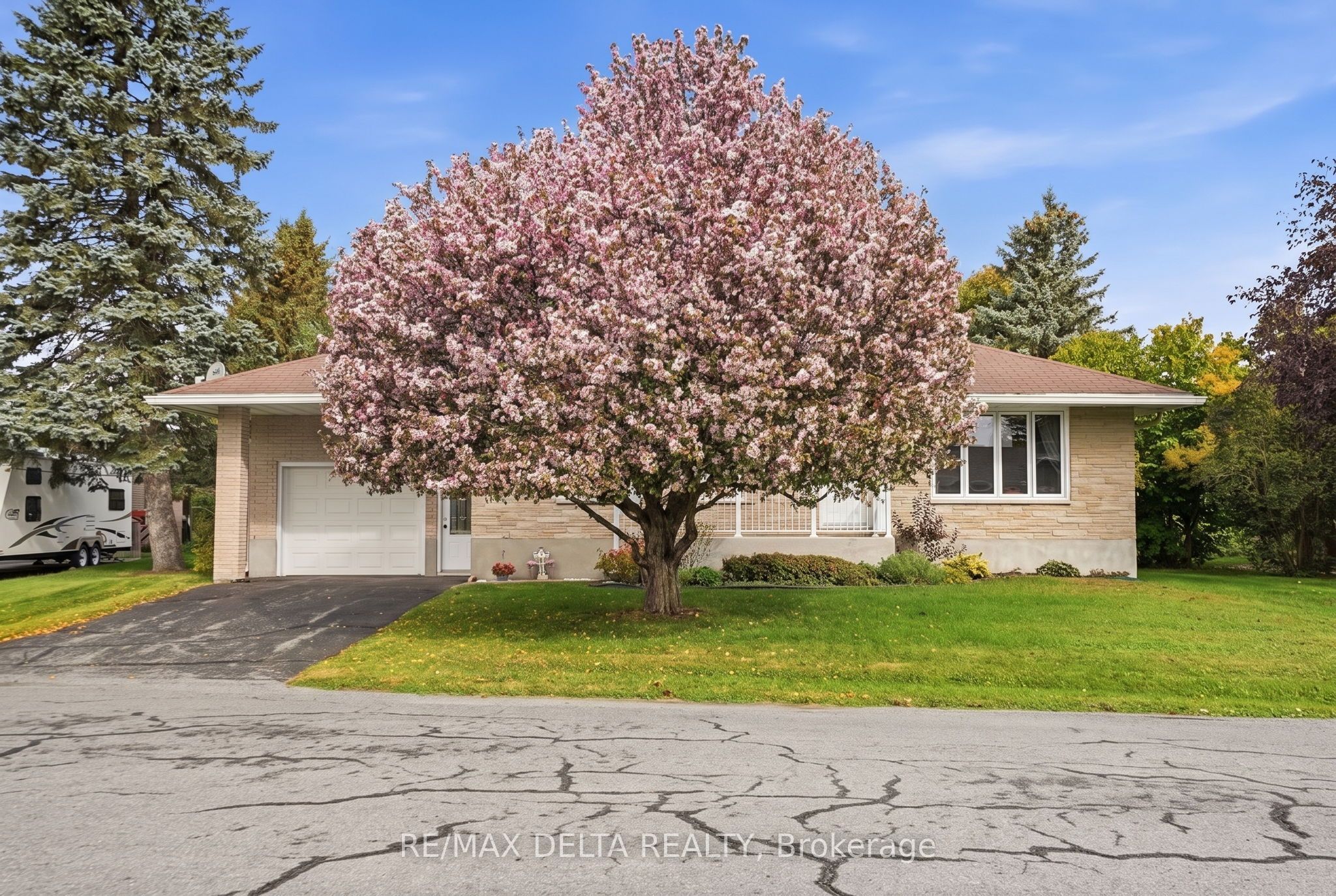6 Place Madeleine Street Property Photo 1