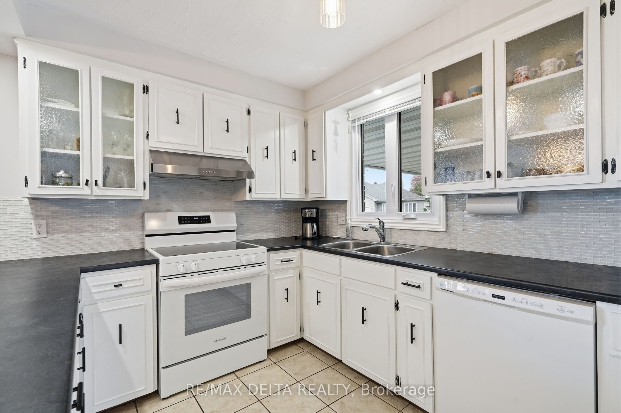 6 Place Madeleine Street Property Photo 11