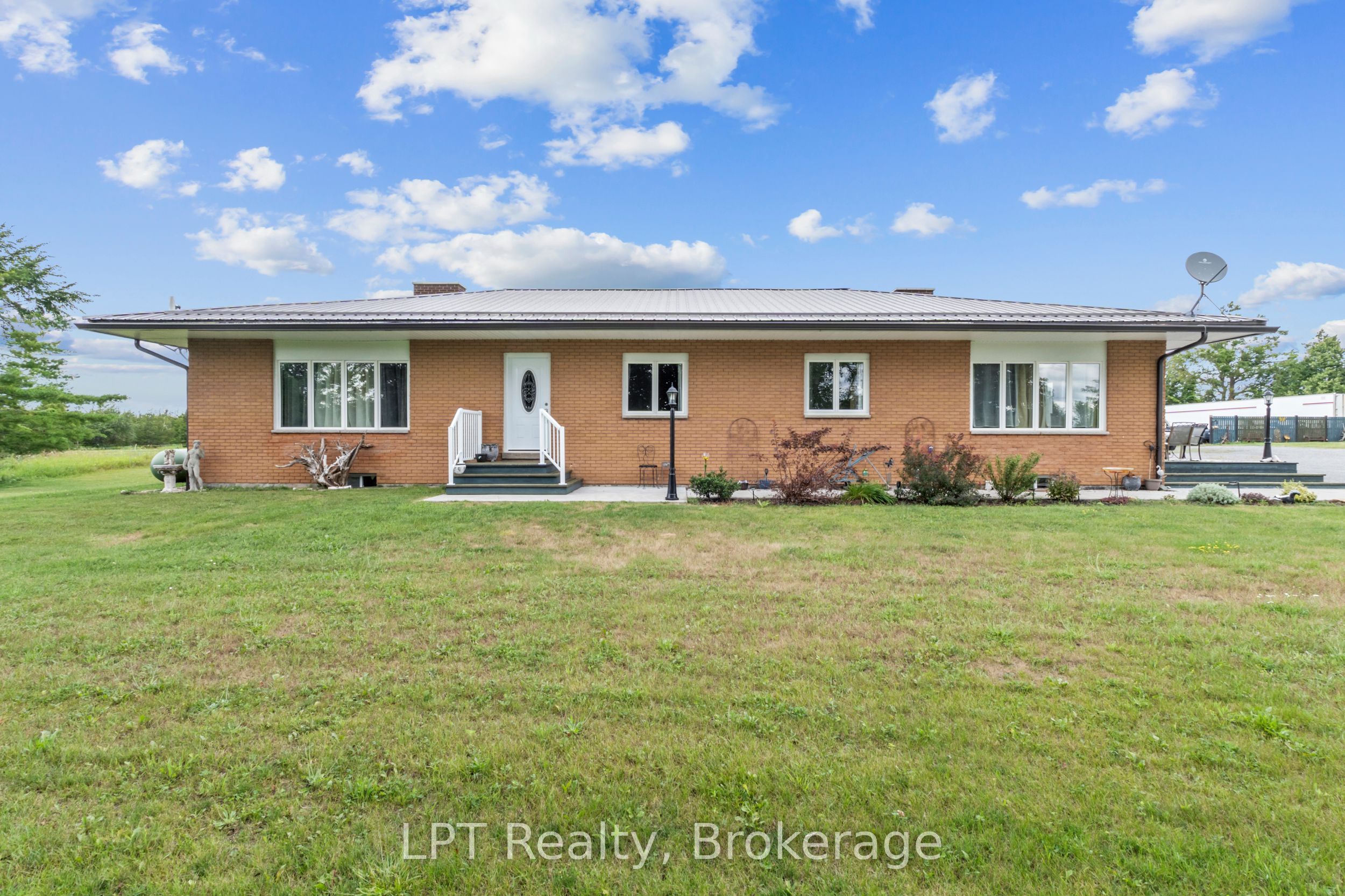 2110 13th Line E Property Photo 5