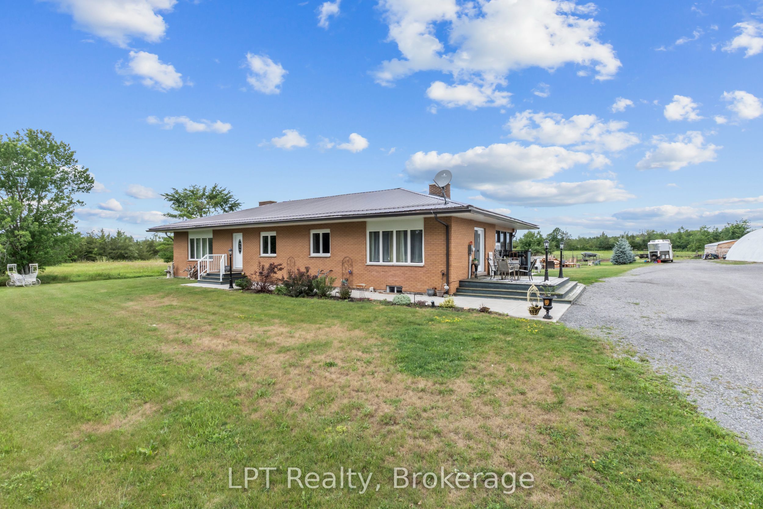 2110 13th Line E Property Photo 6