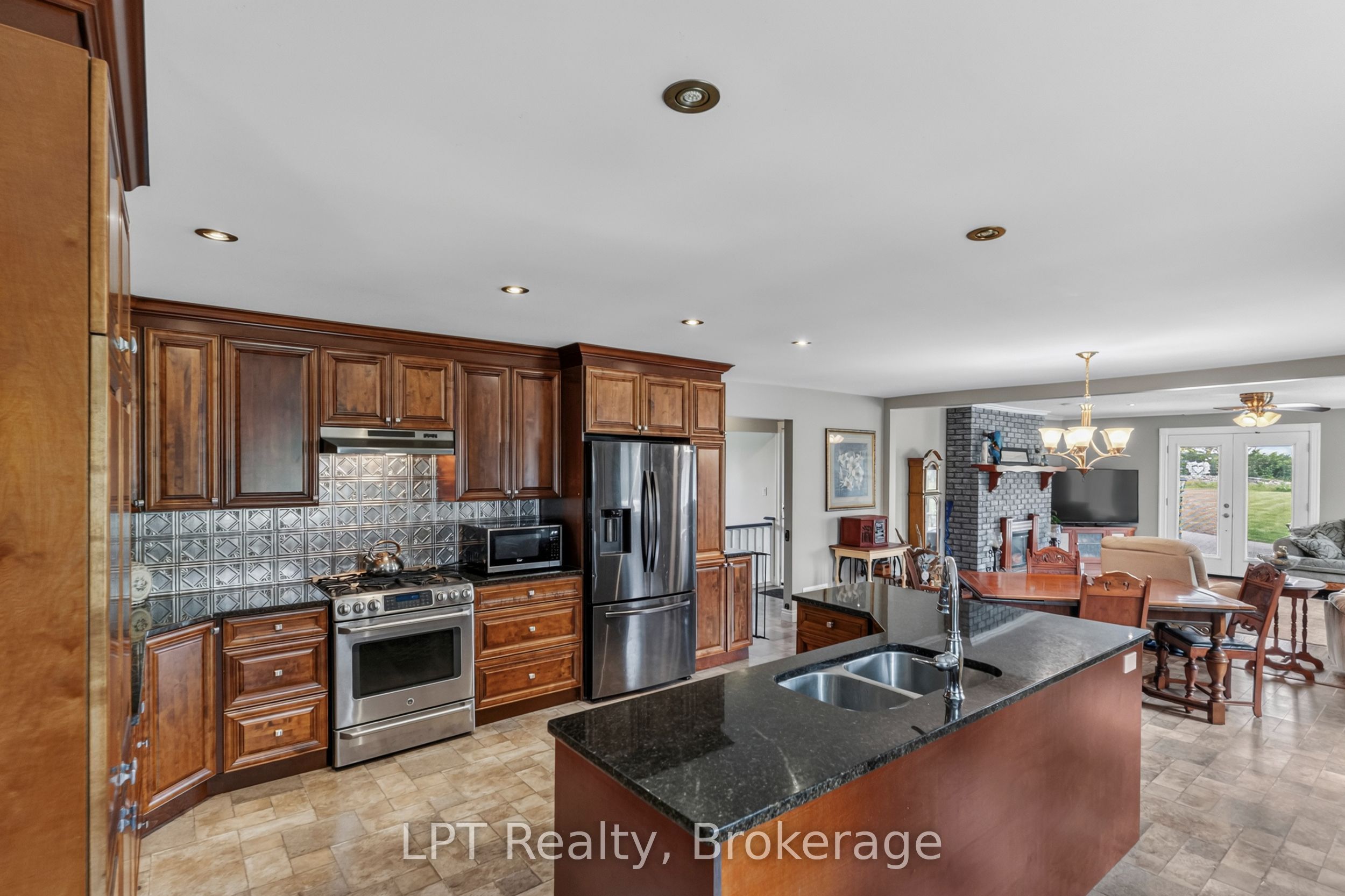 2110 13th Line E Property Photo 10