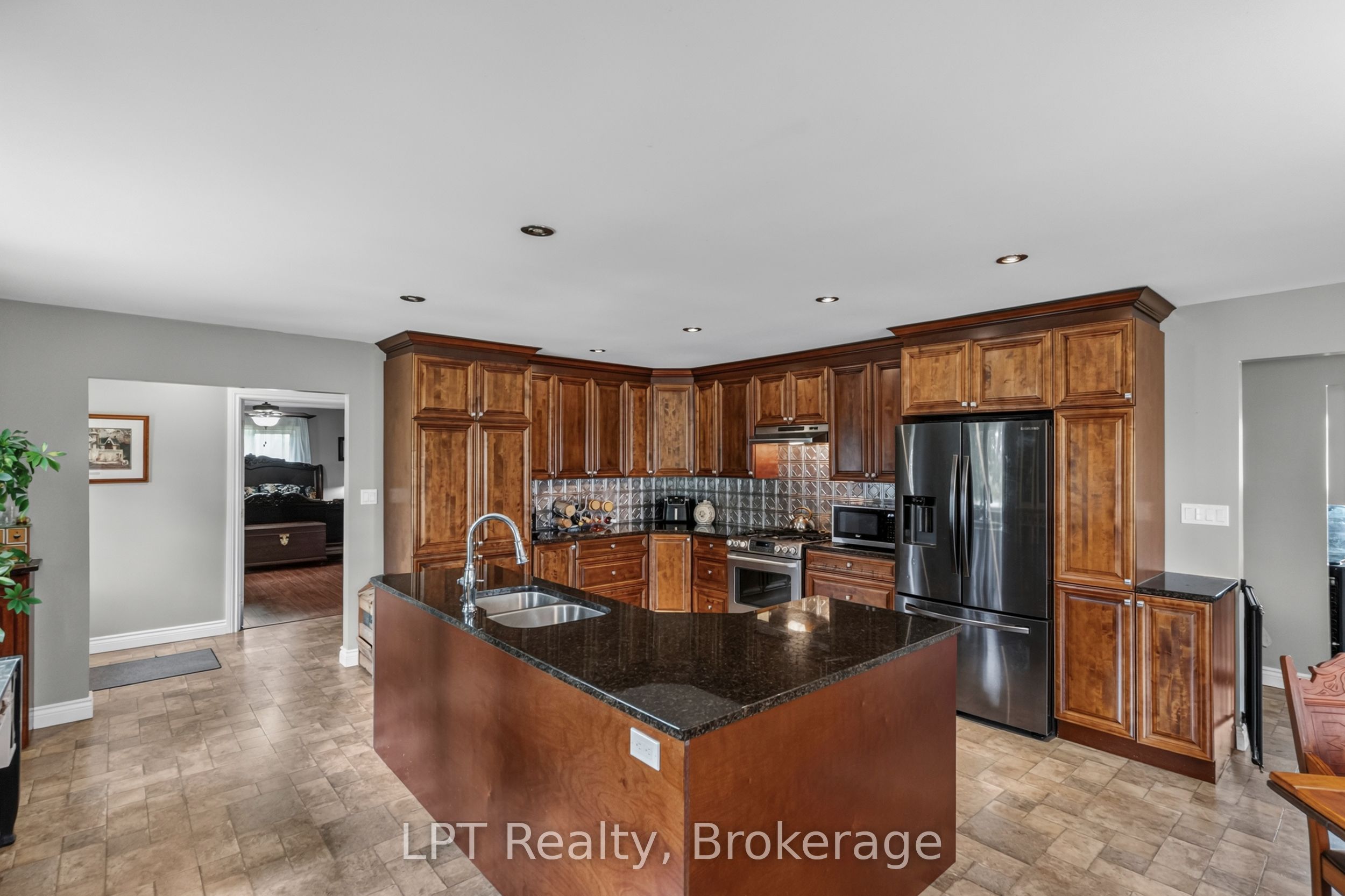 2110 13th Line E Property Photo 11