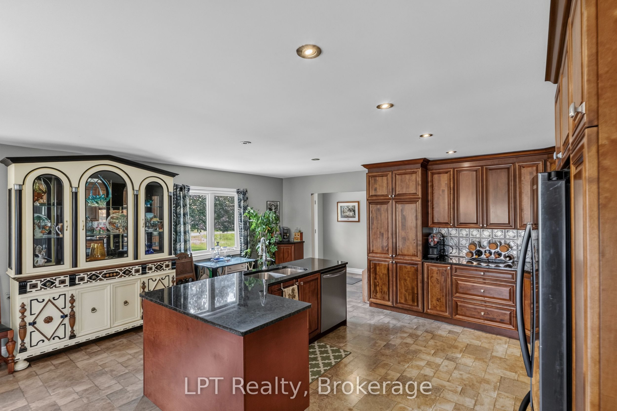 2110 13th Line E Property Photo 12