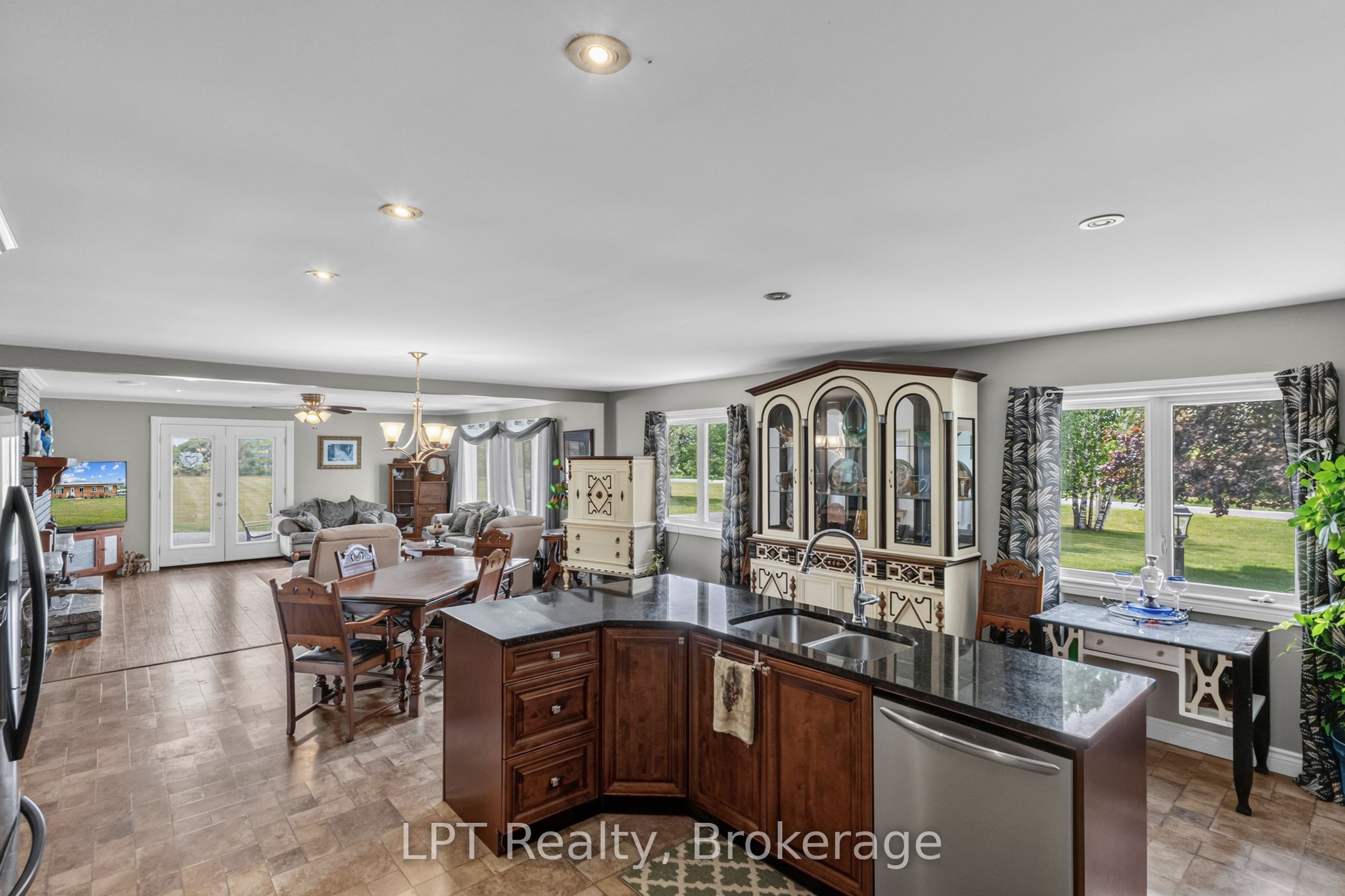 2110 13th Line E Property Photo 13