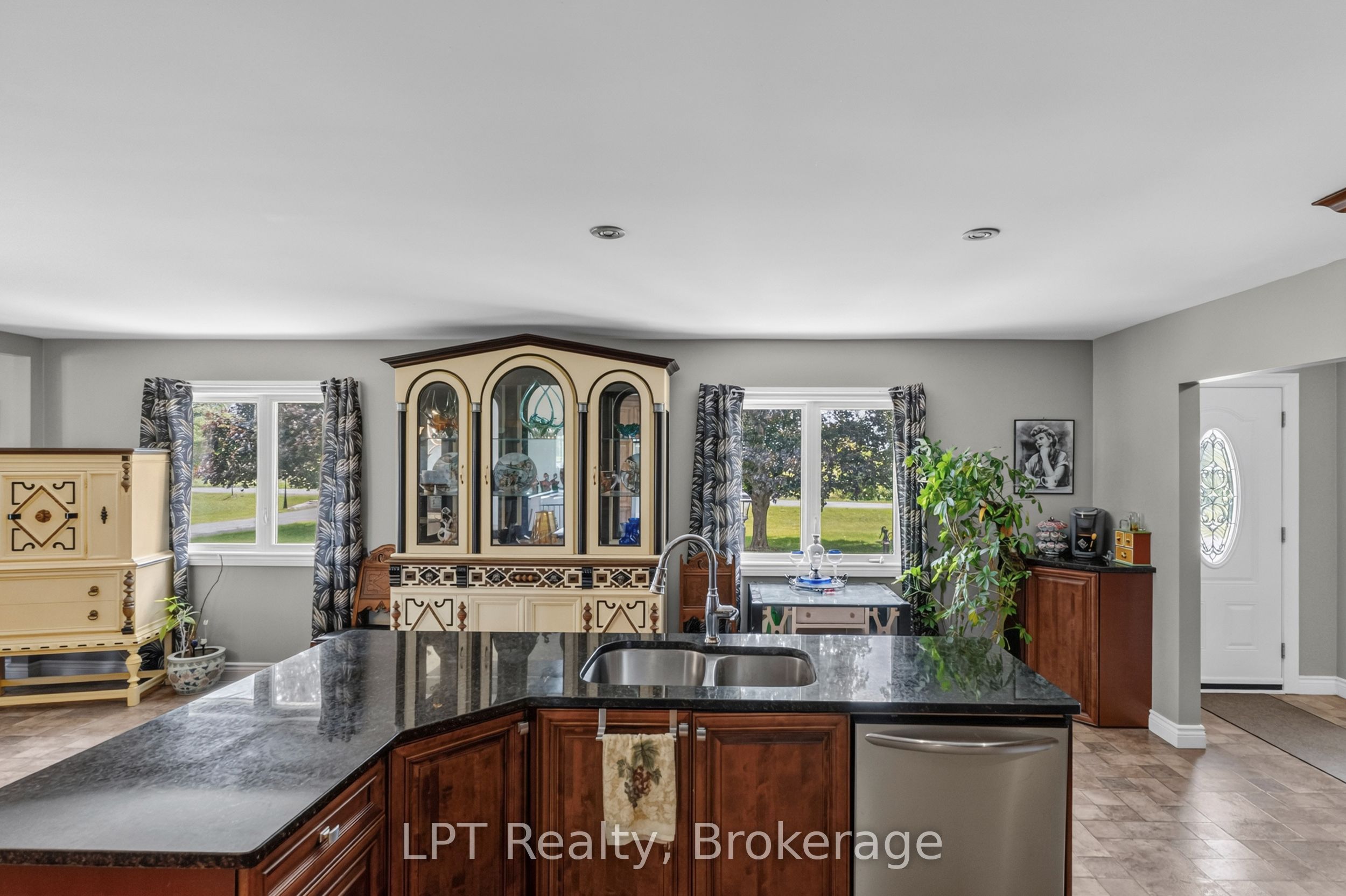 2110 13th Line E Property Photo 14