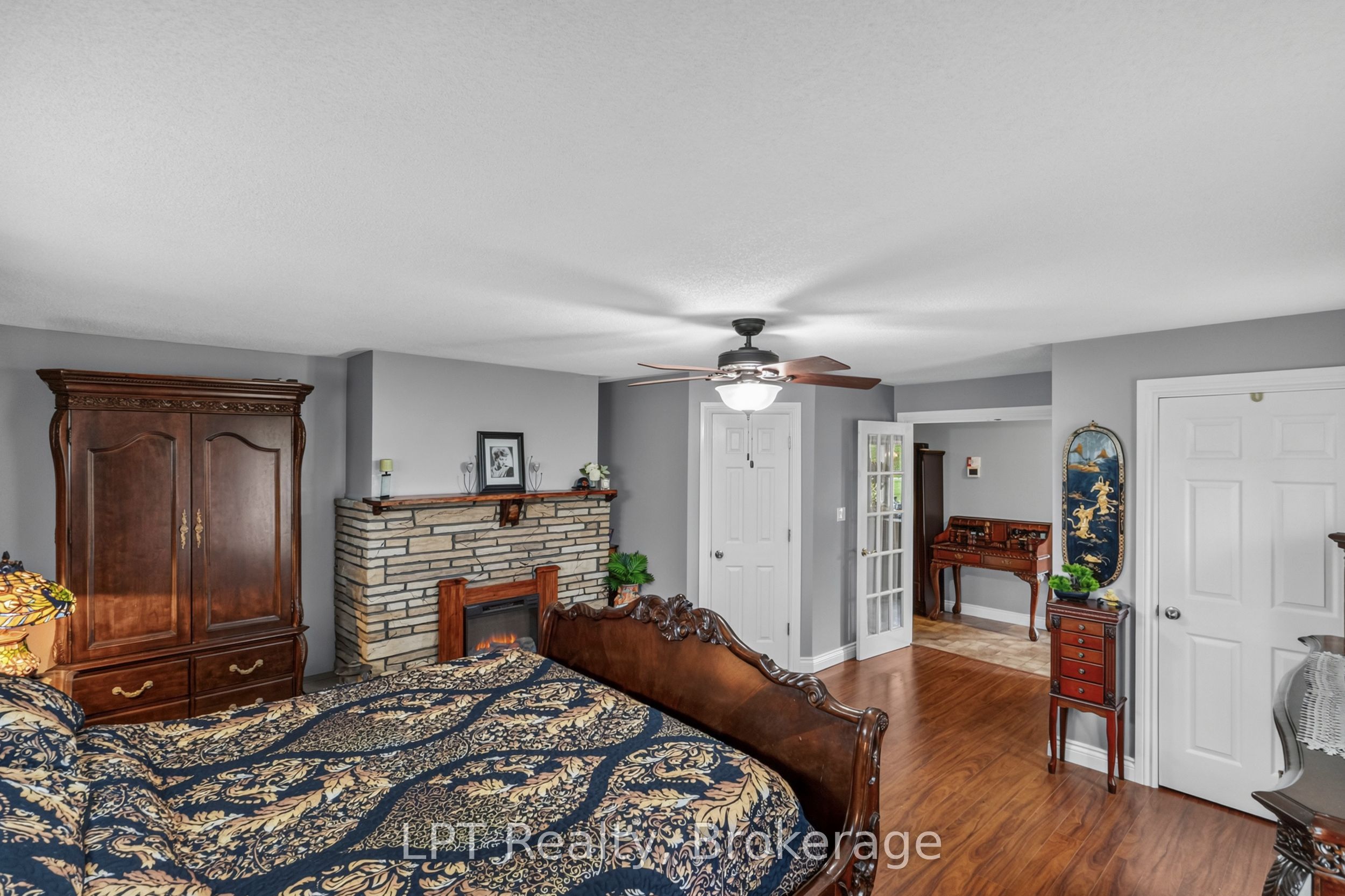2110 13th Line E Property Photo 20
