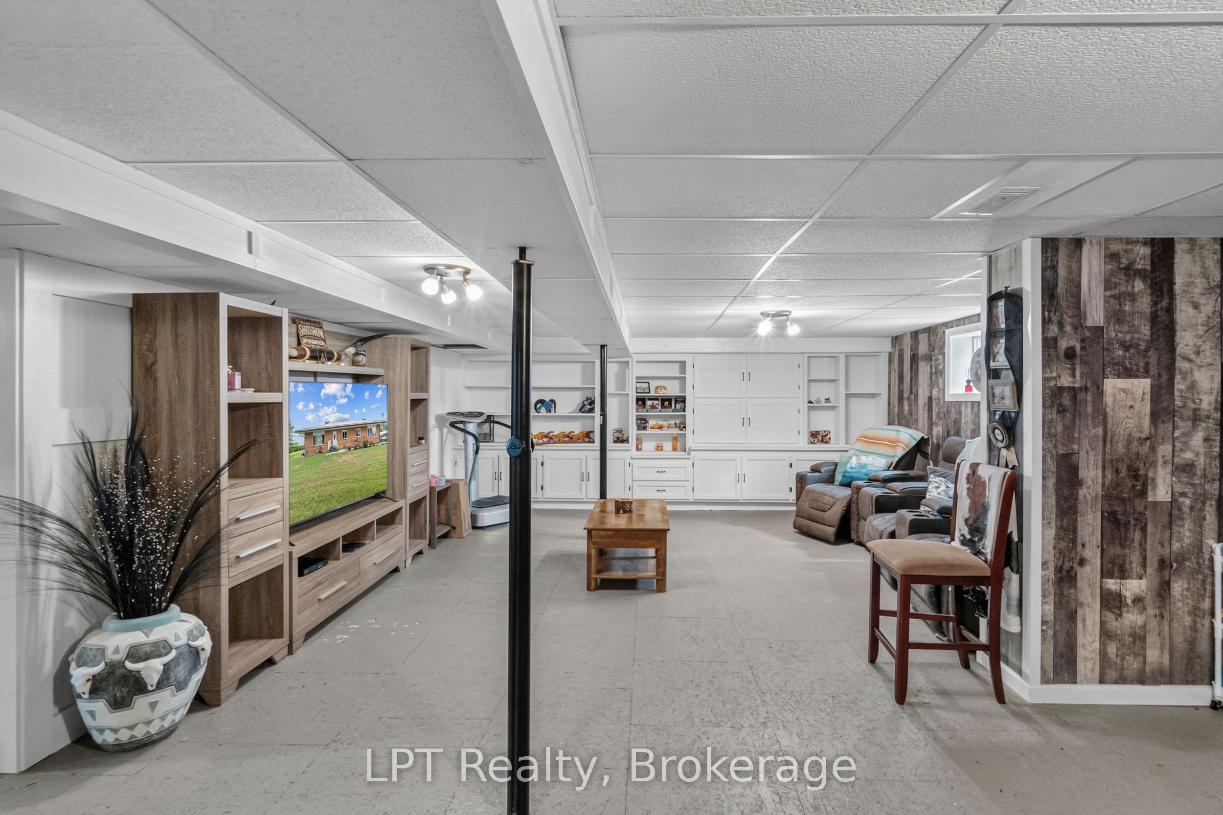 2110 13th Line E Property Photo 27