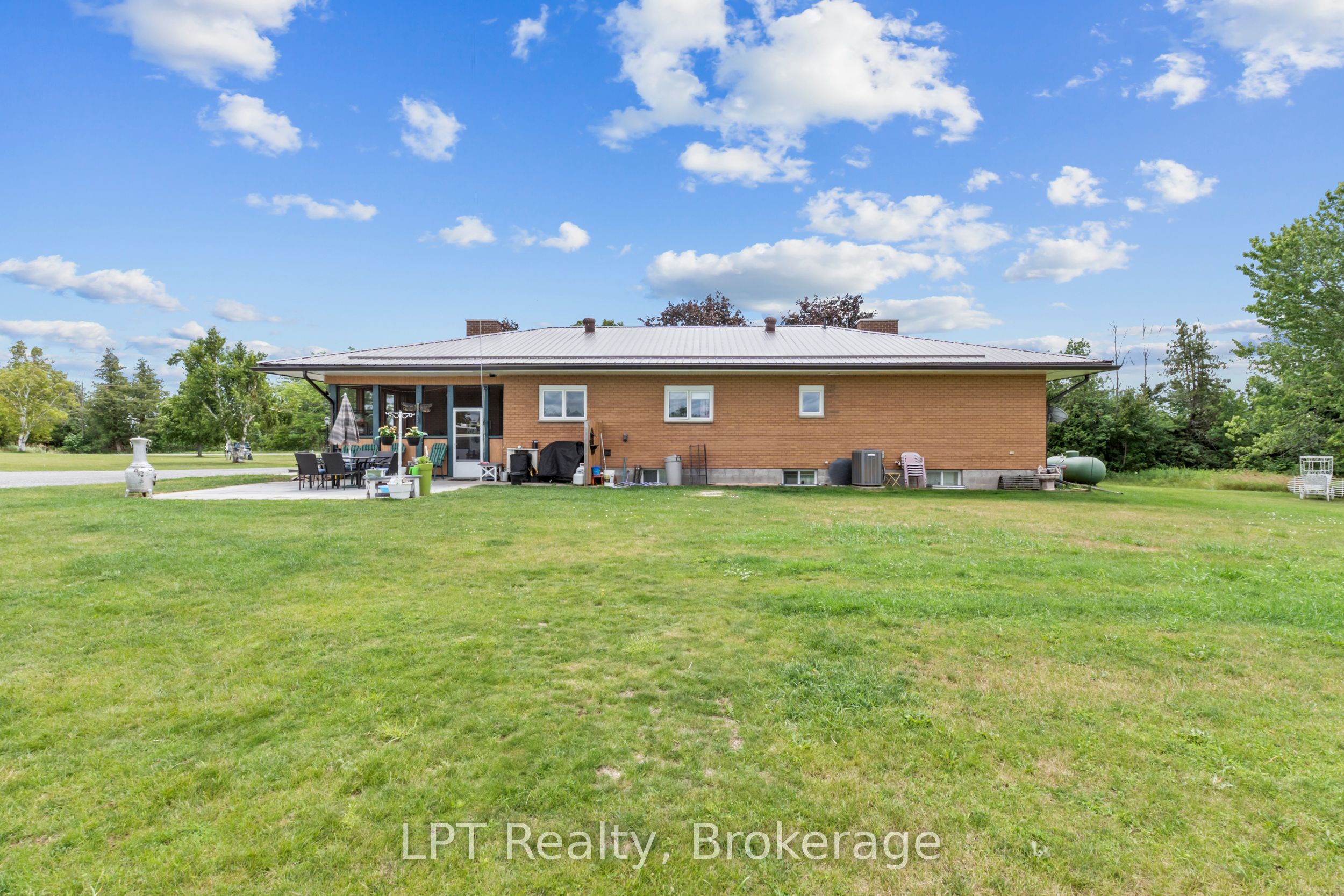 2110 13th Line E Property Photo 34