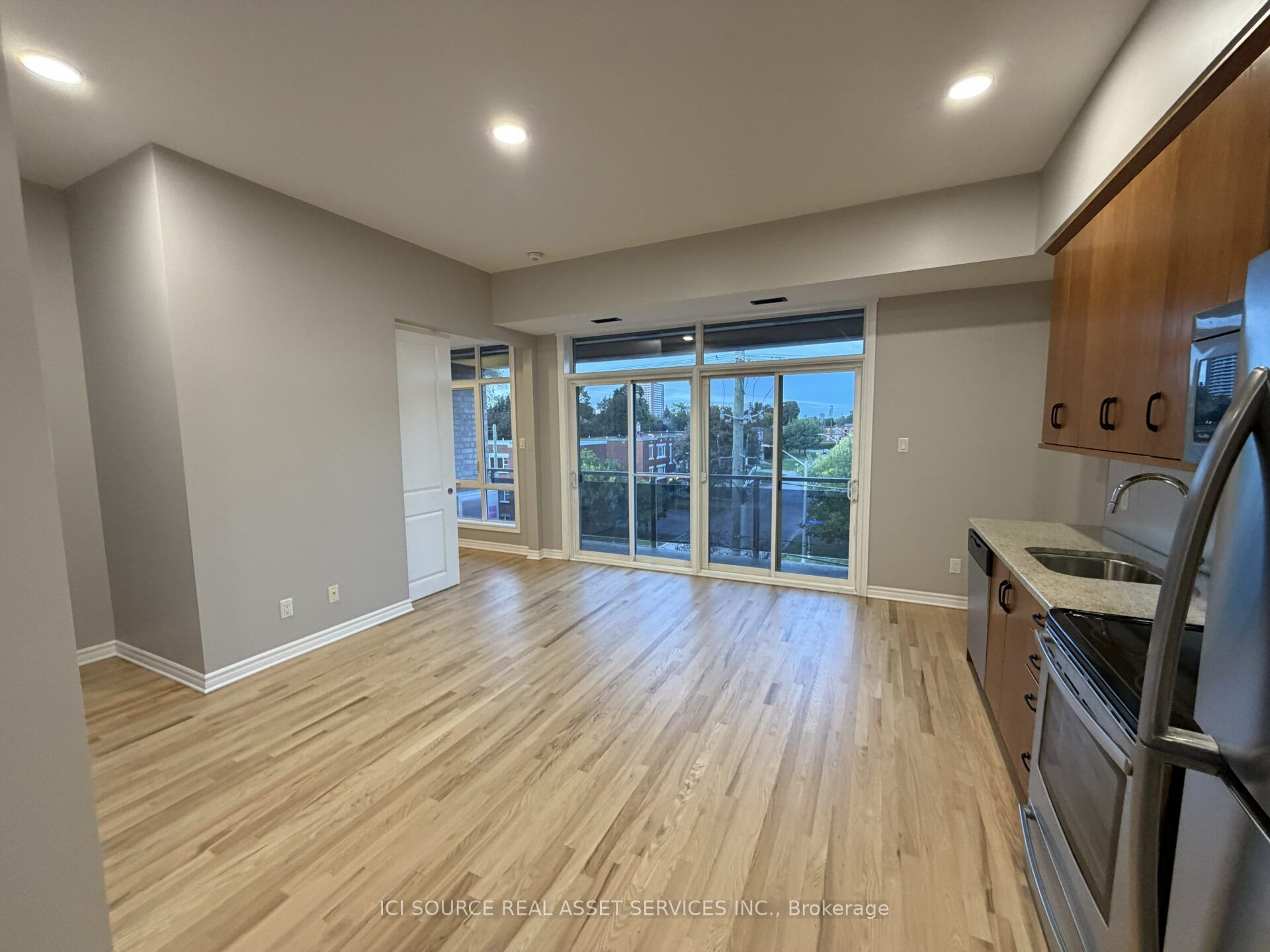 682 Churchill Avenue N 301 Property Photo 4