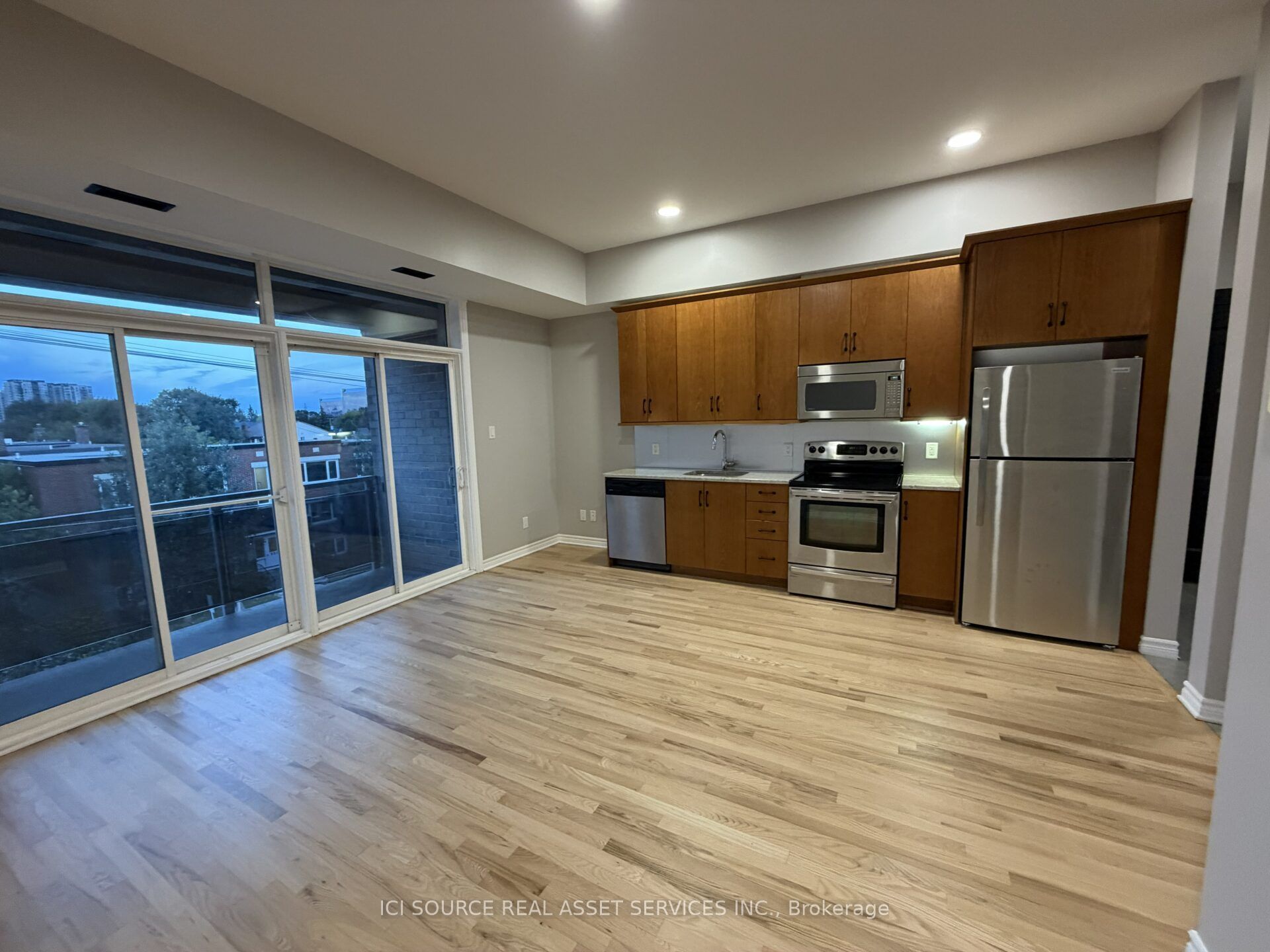 682 Churchill Avenue N 301 Property Photo 11