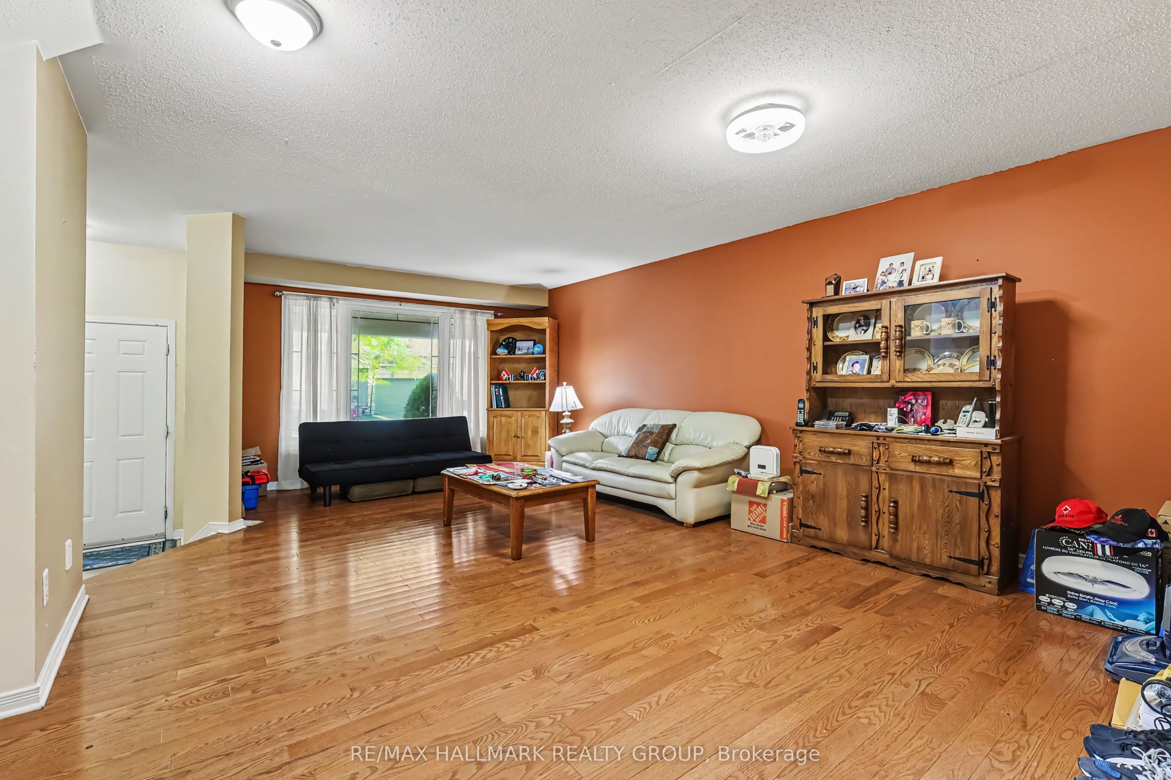 118 Hollowbrook Drive Property Photo 3