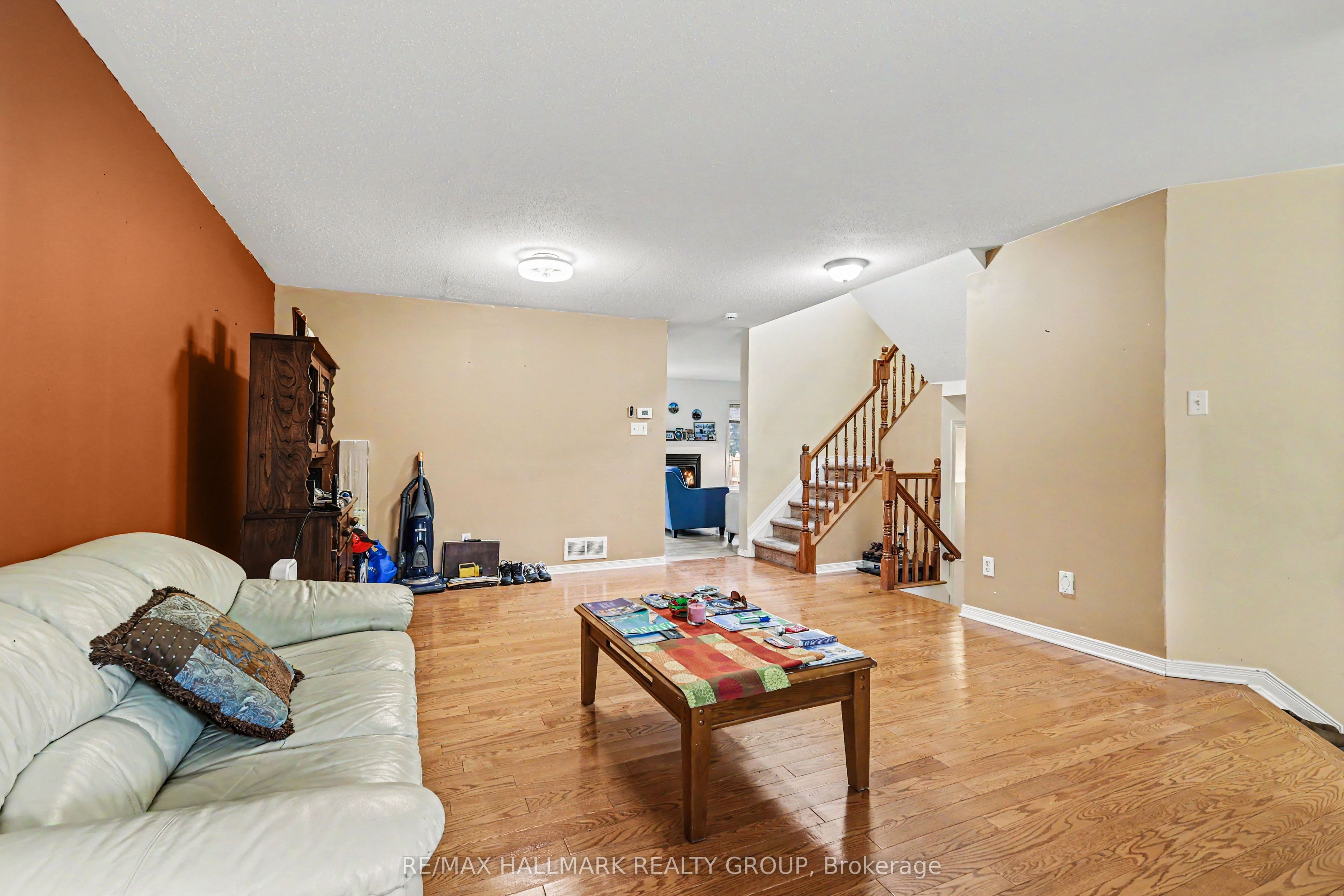 118 Hollowbrook Drive Property Photo 5
