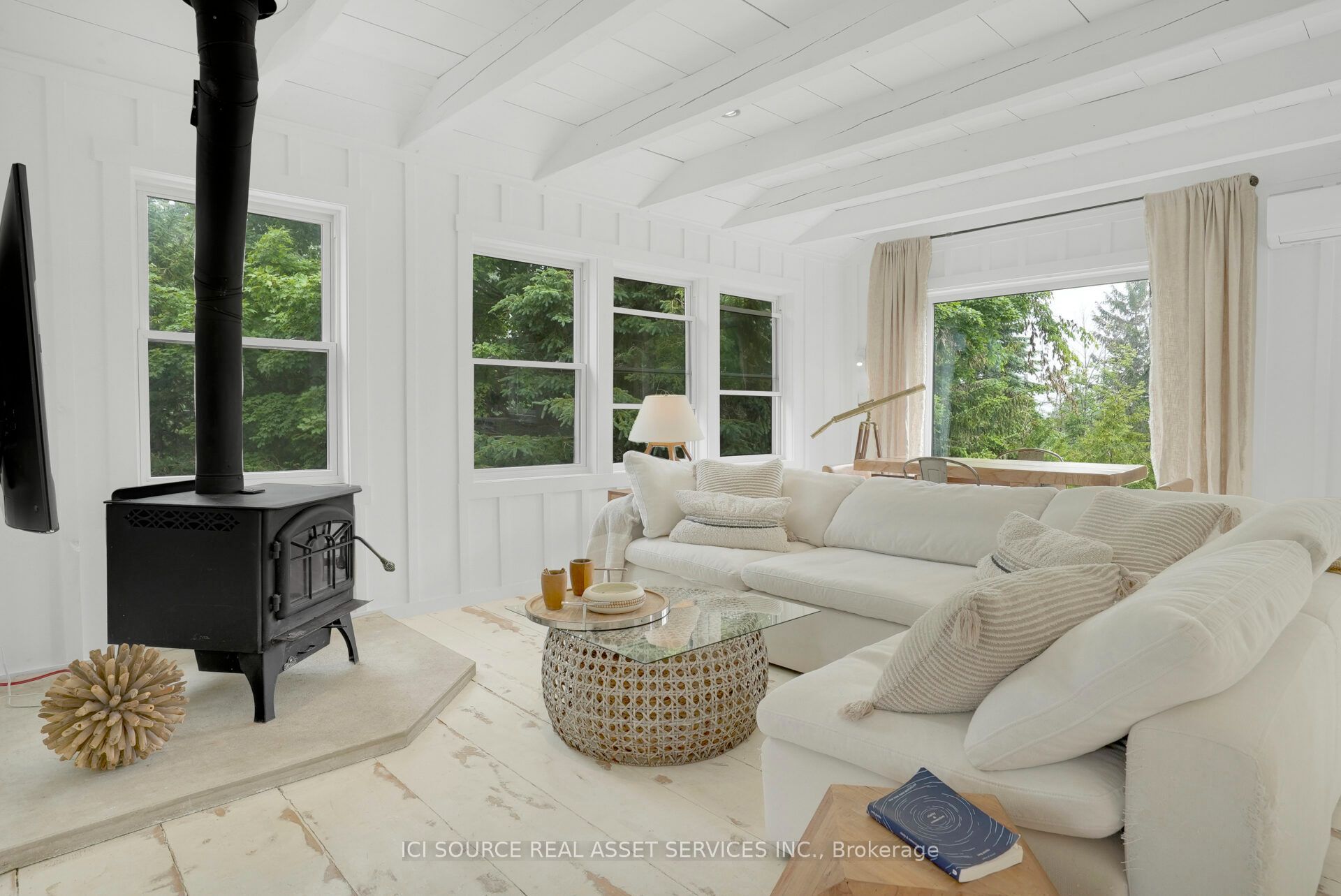 124 Tyrol Avenue Property Photo 4