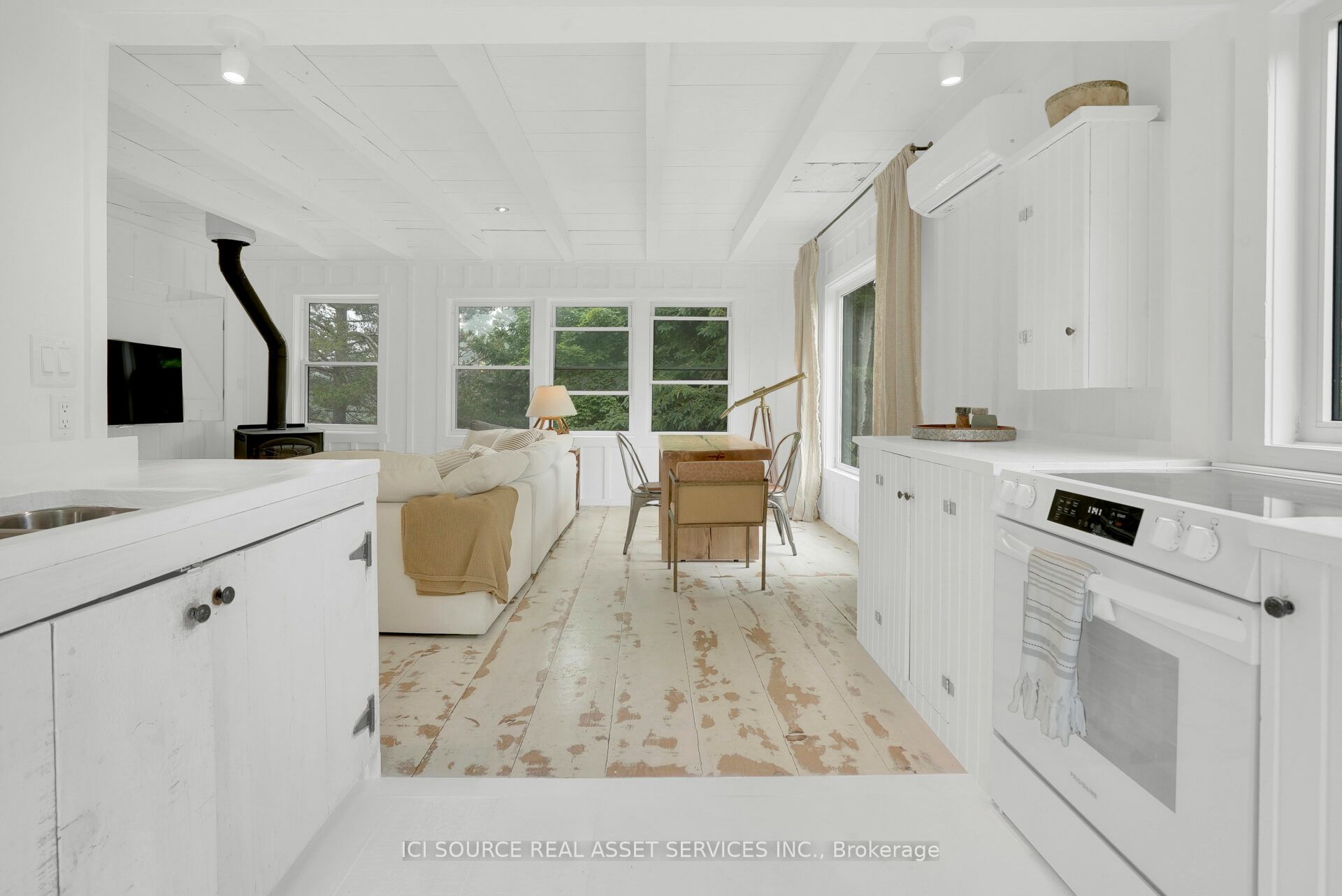 124 Tyrol Avenue Property Photo 6
