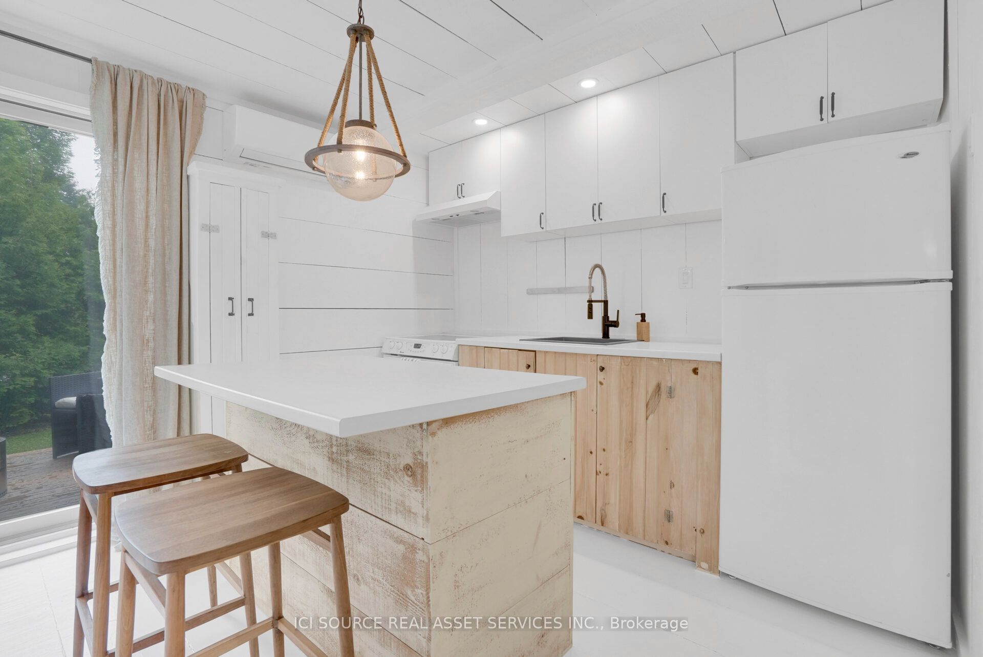 124 Tyrol Avenue Property Photo 14