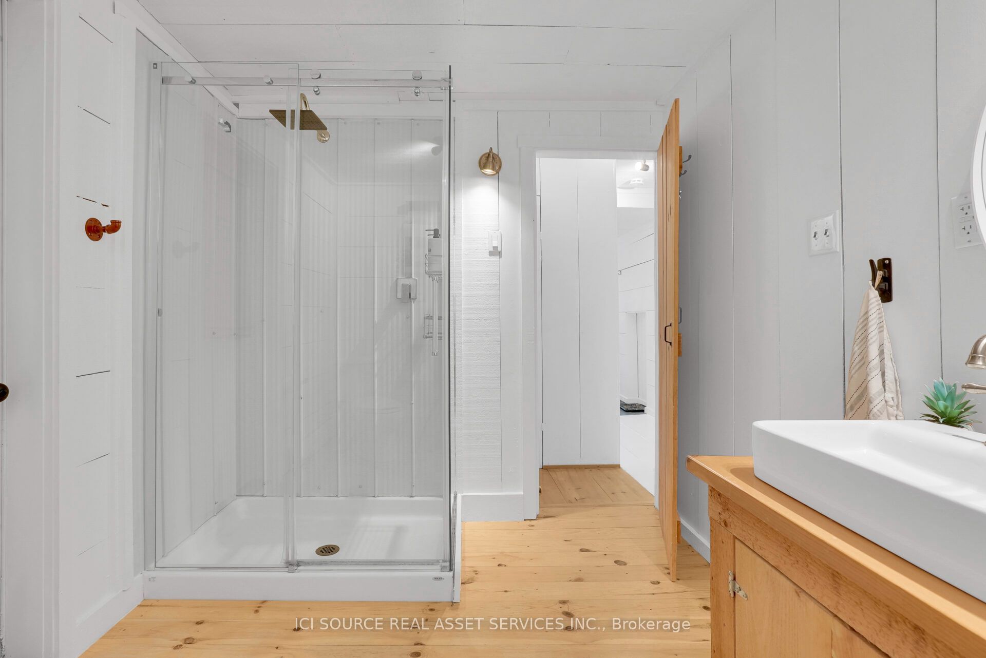 124 Tyrol Avenue Property Photo 17