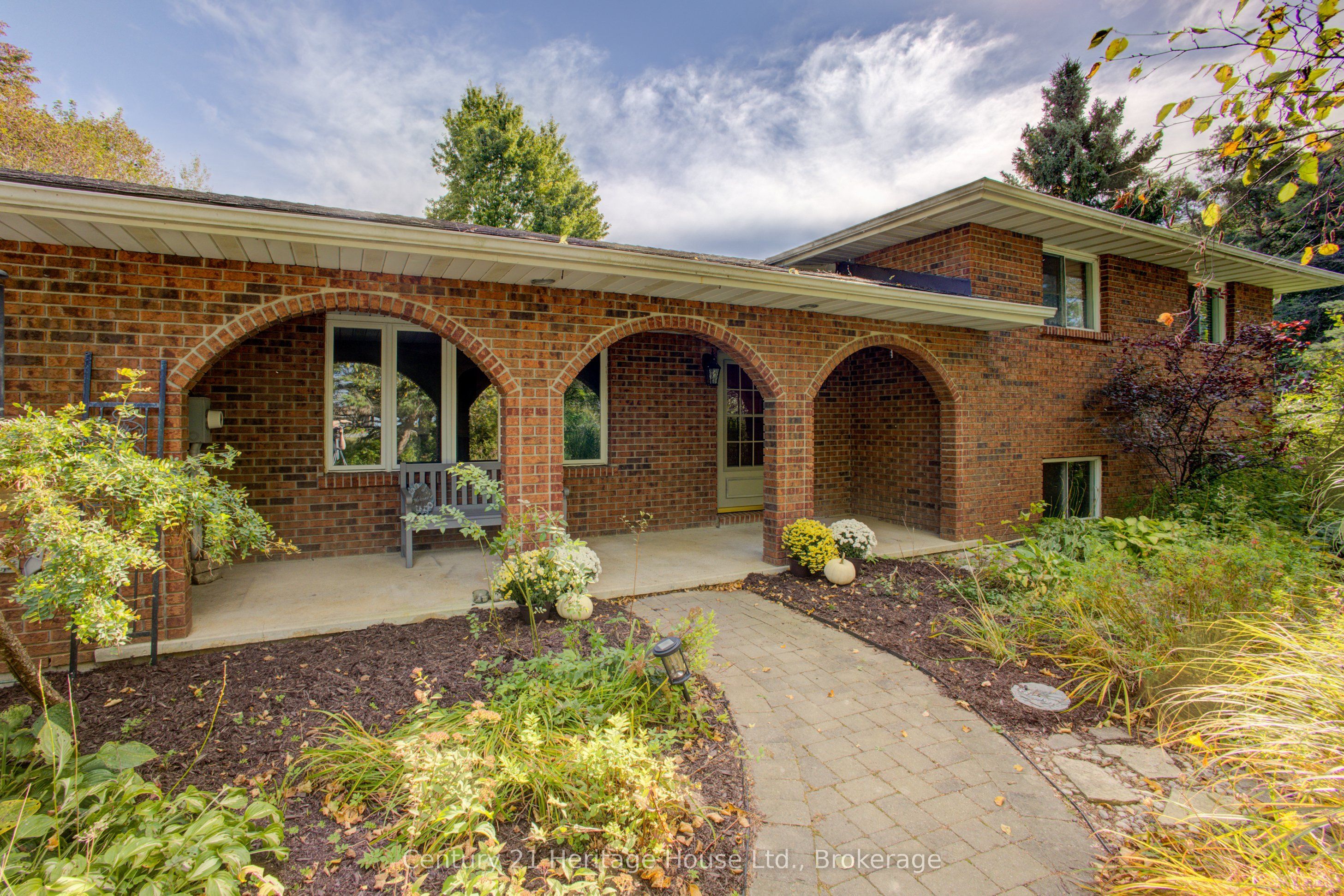313207 Highway 6 Property Photo 1