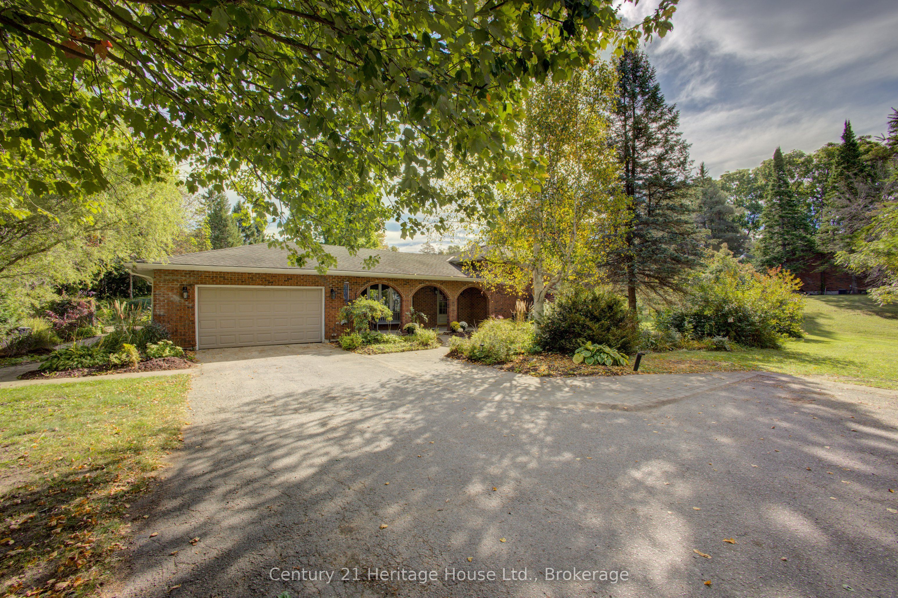 313207 Highway 6 Property Photo 2