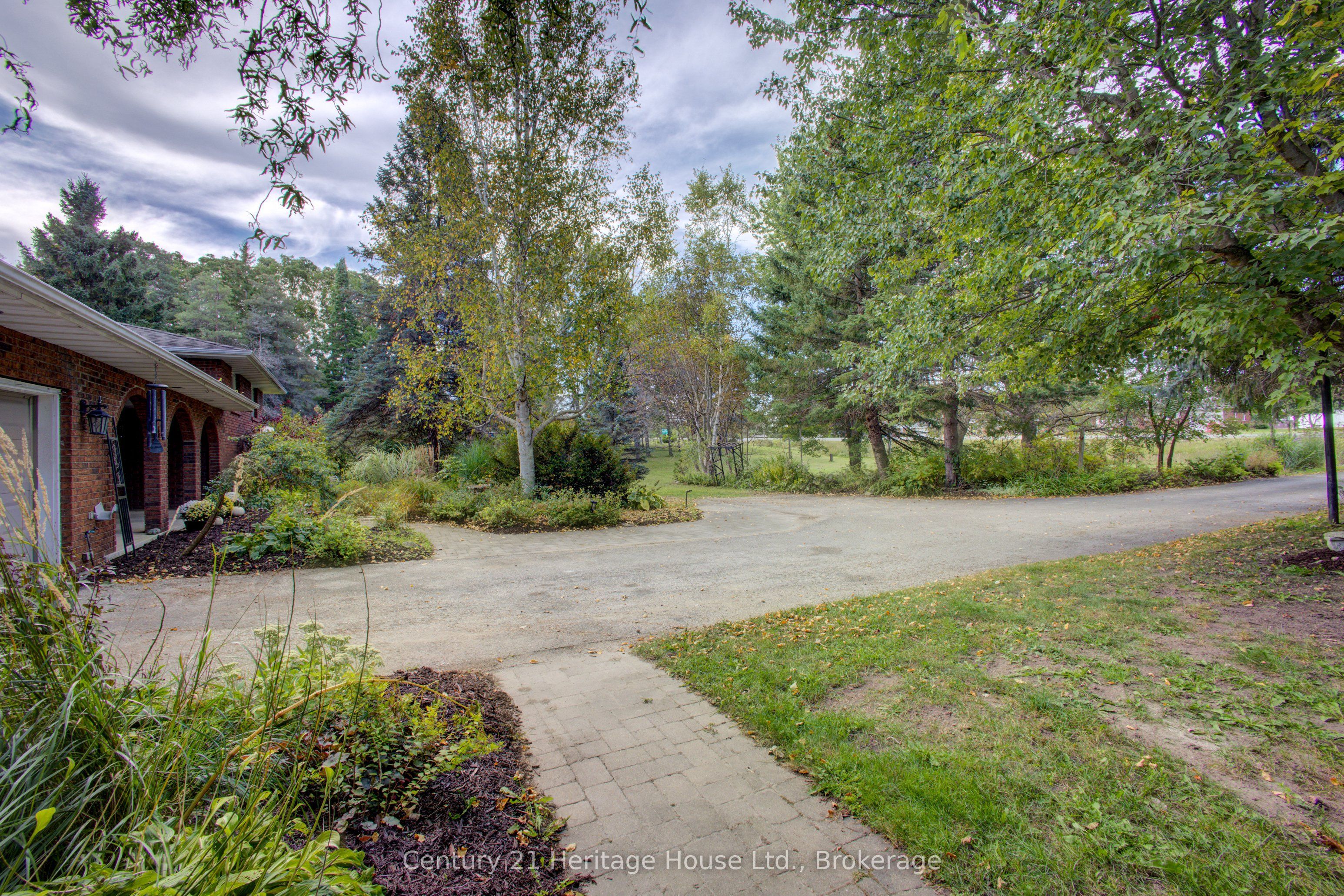 313207 Highway 6 Property Photo 4