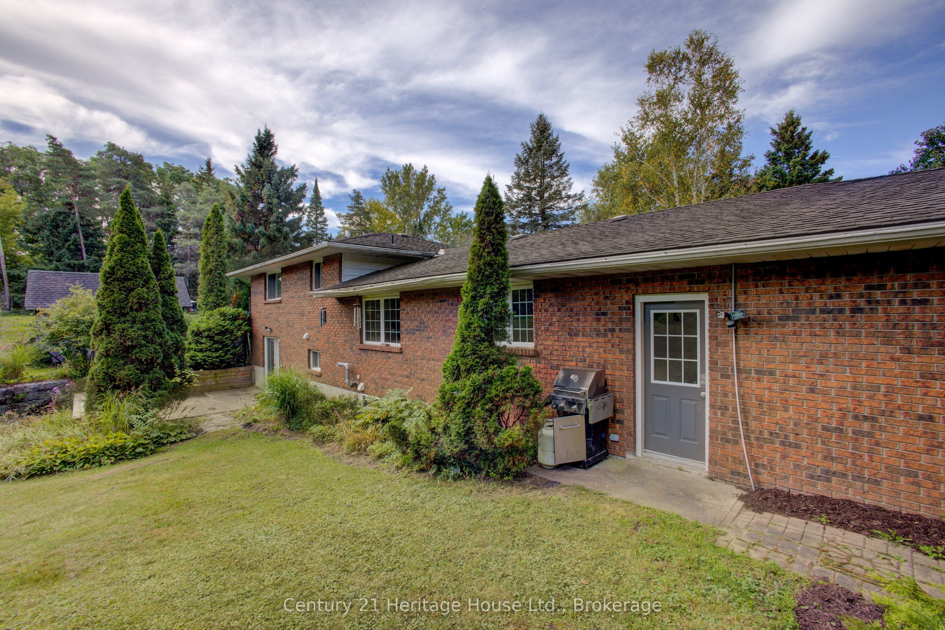 313207 Highway 6 Property Photo 7