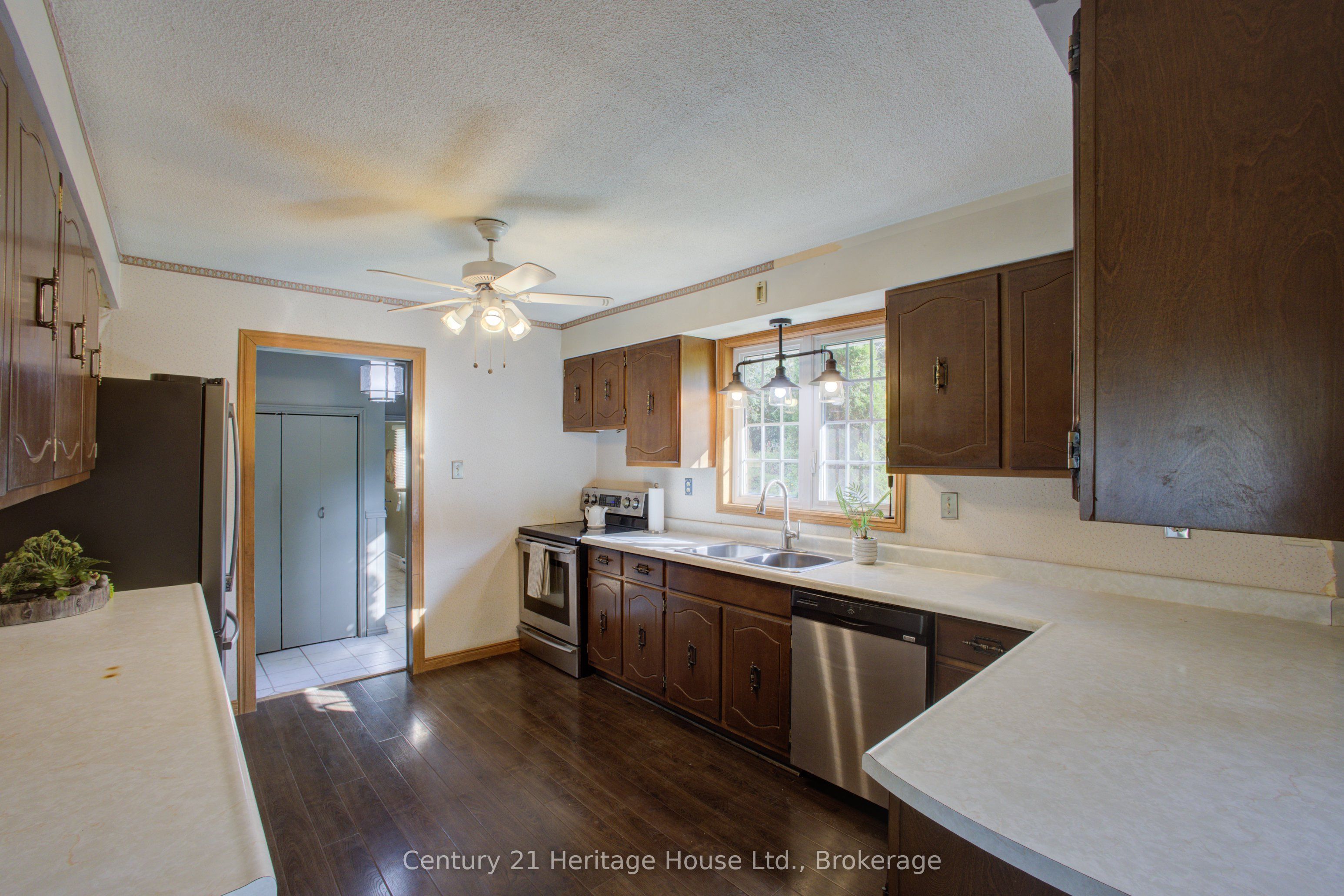 313207 Highway 6 Property Photo 17