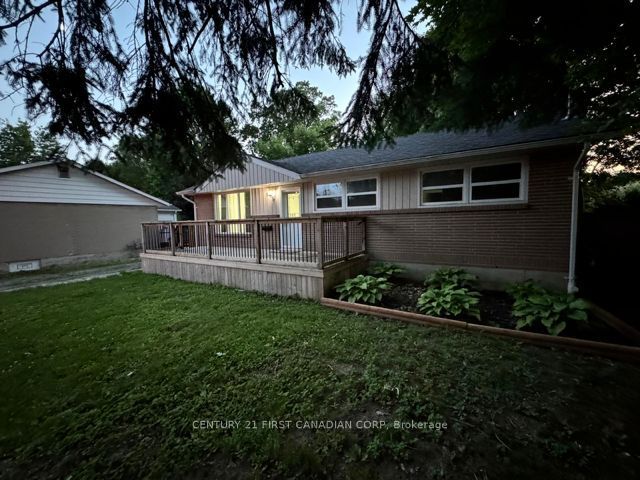 31 Thorncrest Crescent Upper Level Property Photo 1